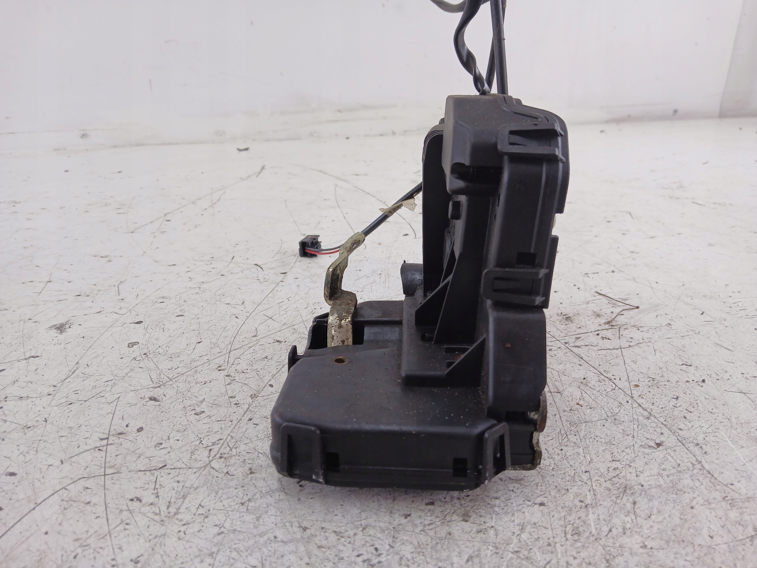 MERCEDES W203 lock door right front 2037200435