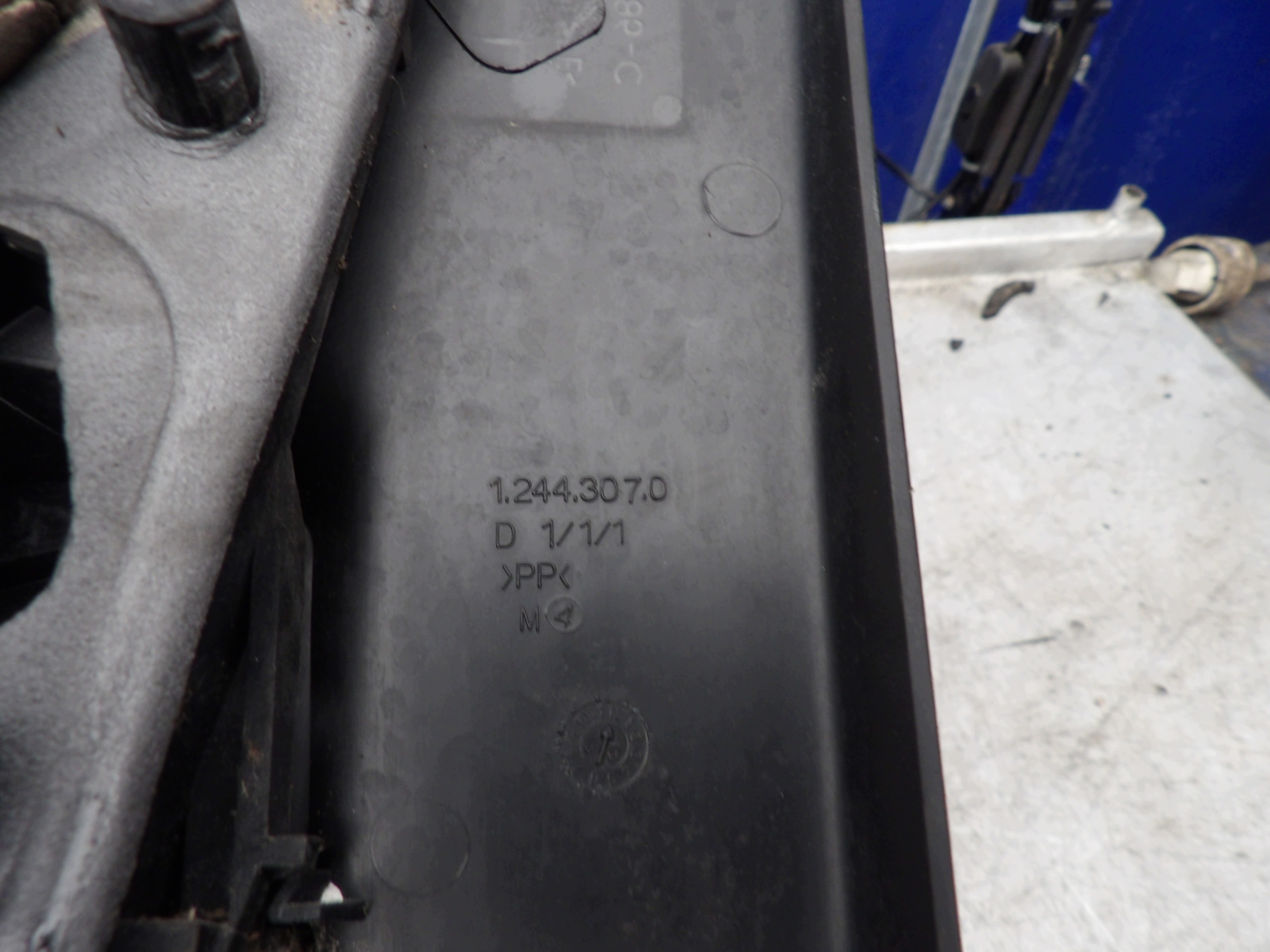Renault Clio III 1,5 dci mirror right 8 vertical OV369