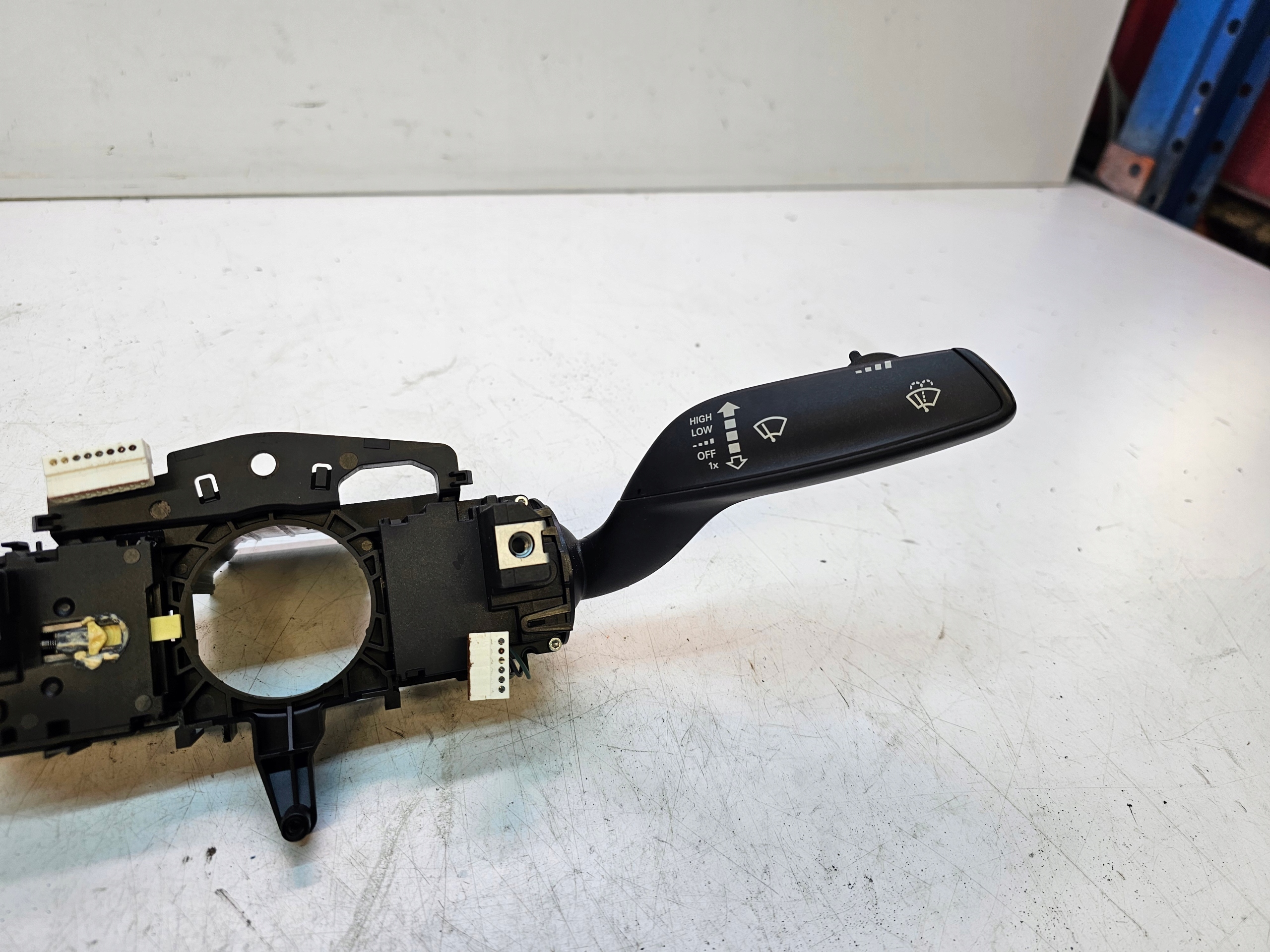 steering wheel levers and controls AUDI A3 8V 8V0953521EM