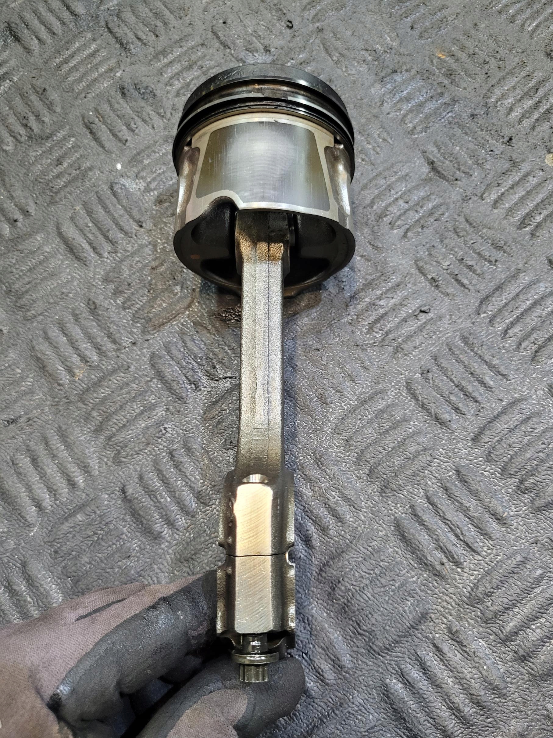 piston + connecting rod 3 SSANGYONG TIVOLI XLV 1.6 D e-XDi
