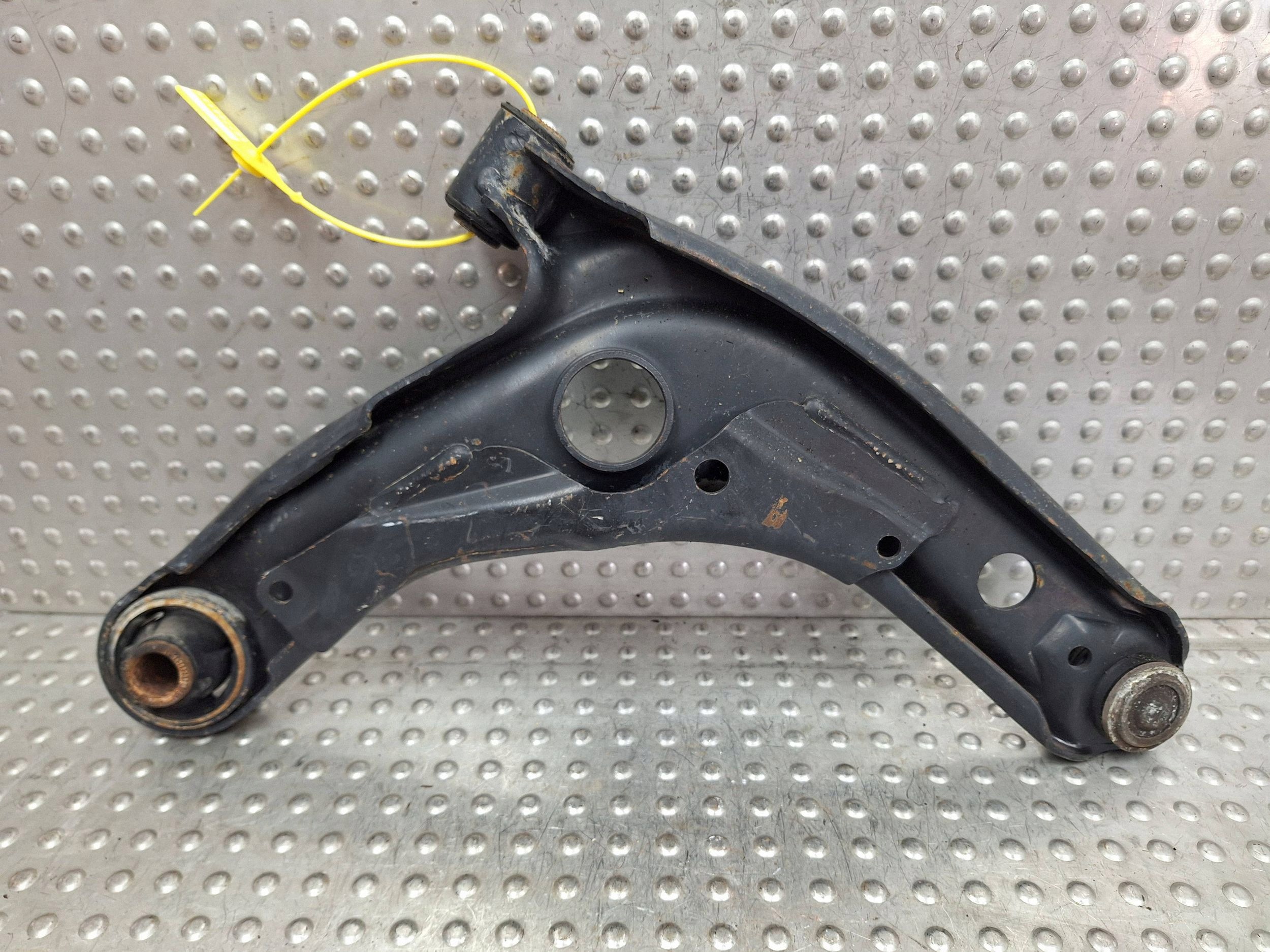 arm left front TOYOTA YARIS II III 06-20