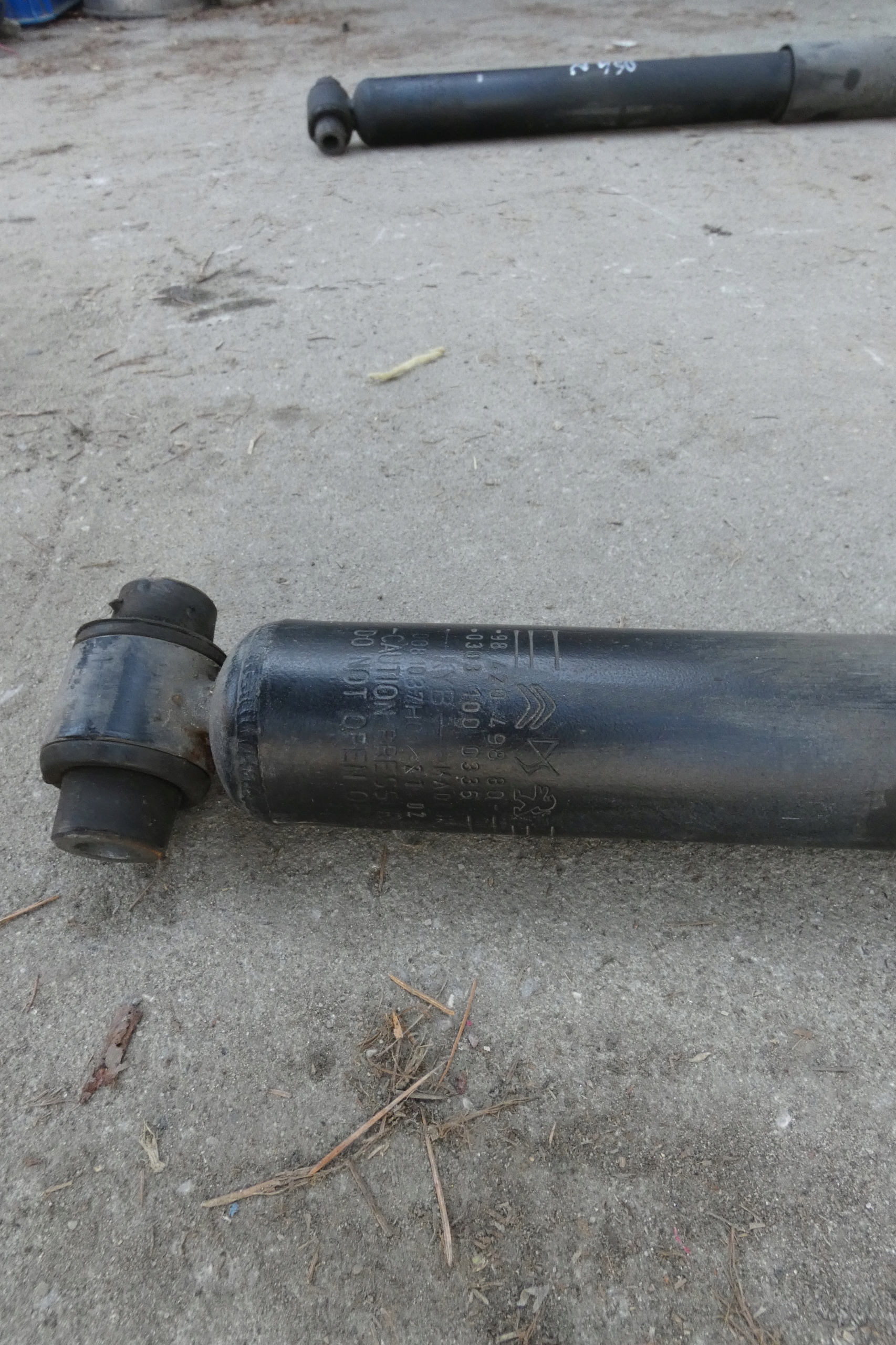 shock absorber AMOR right left CITROEN DS4 II 9842049880