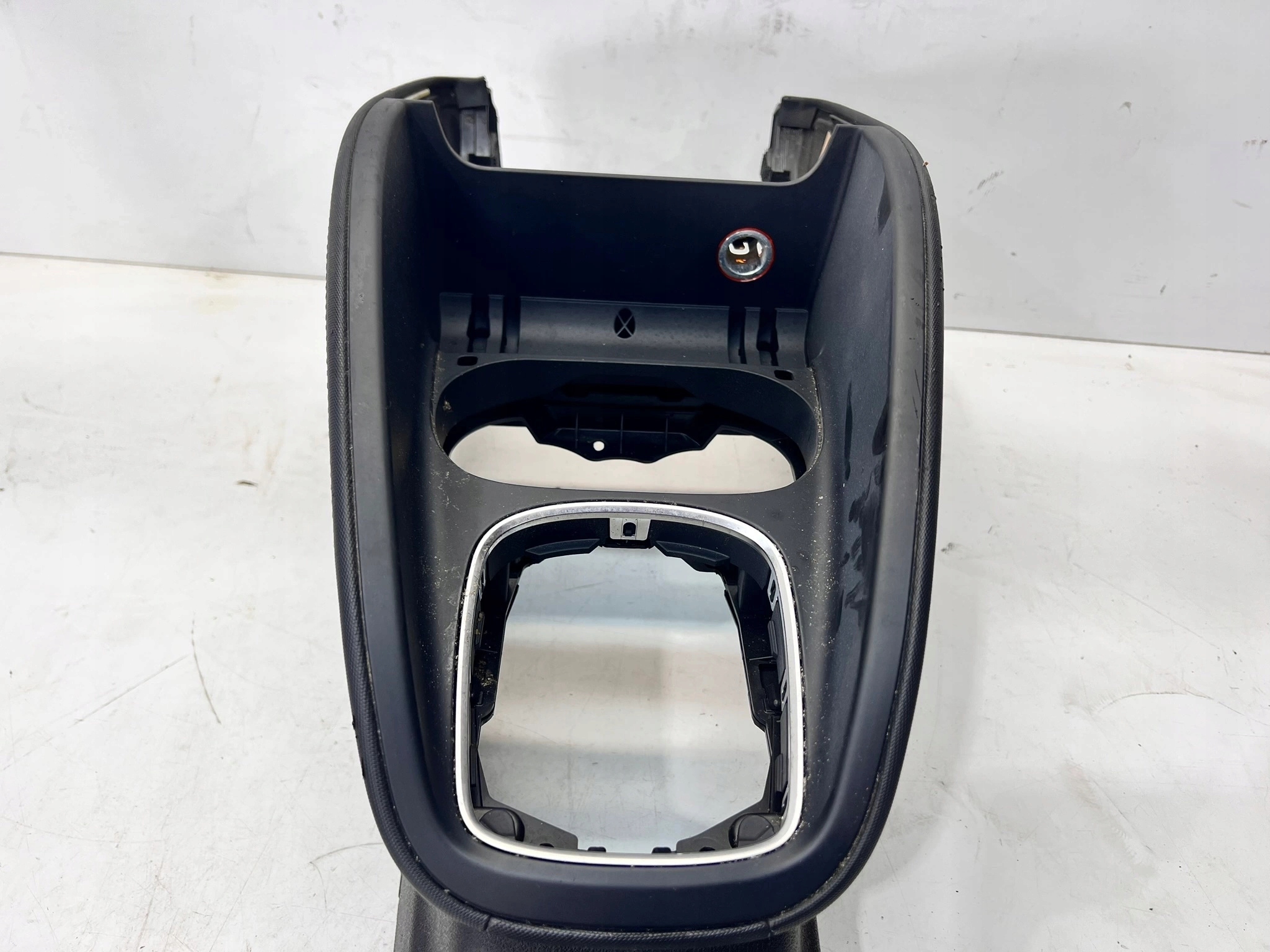 TUNEL mitte AUDI A1 8X 8X0863240A