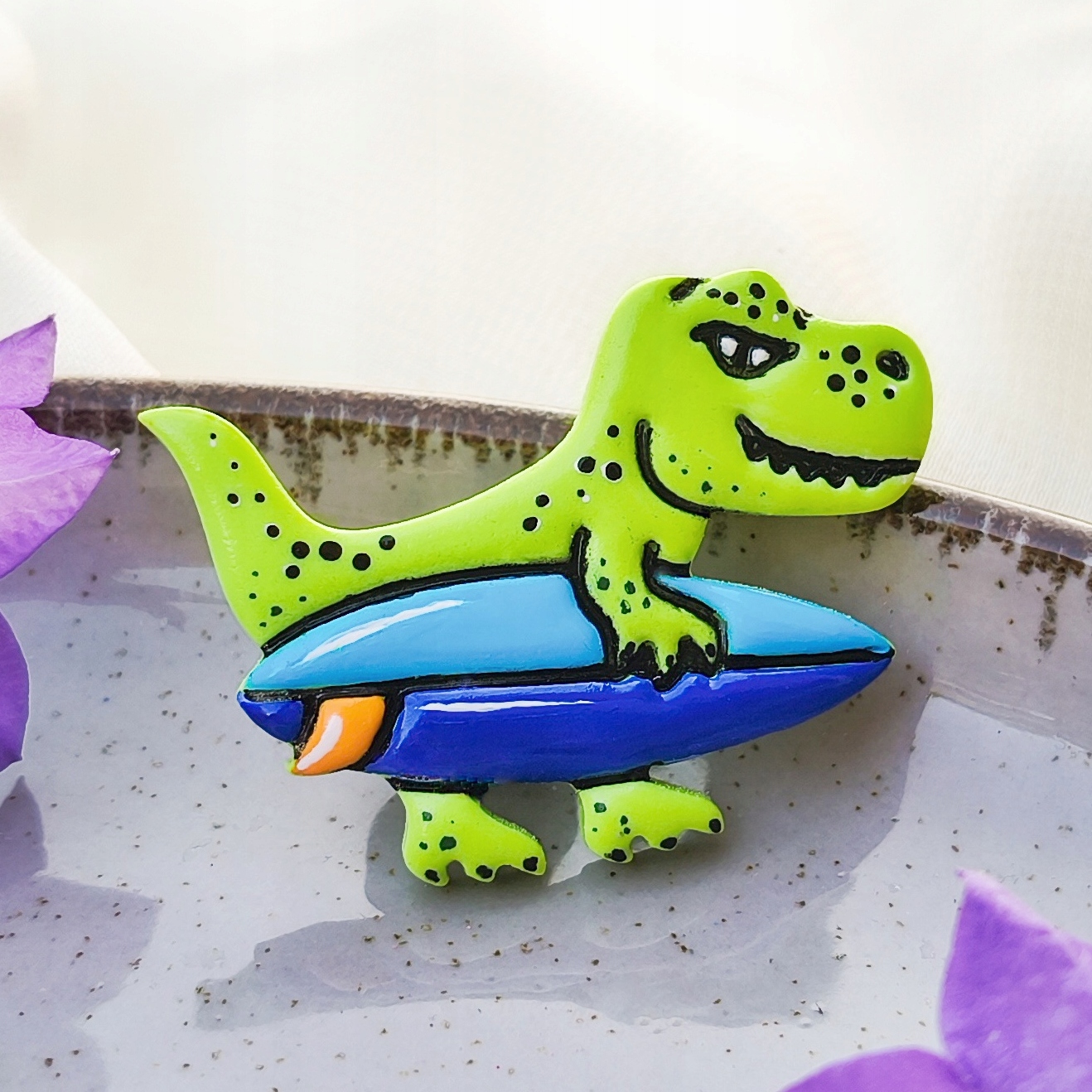 Humorný šperk s dinosaurem, připínáček s motivem dinosaura, boho