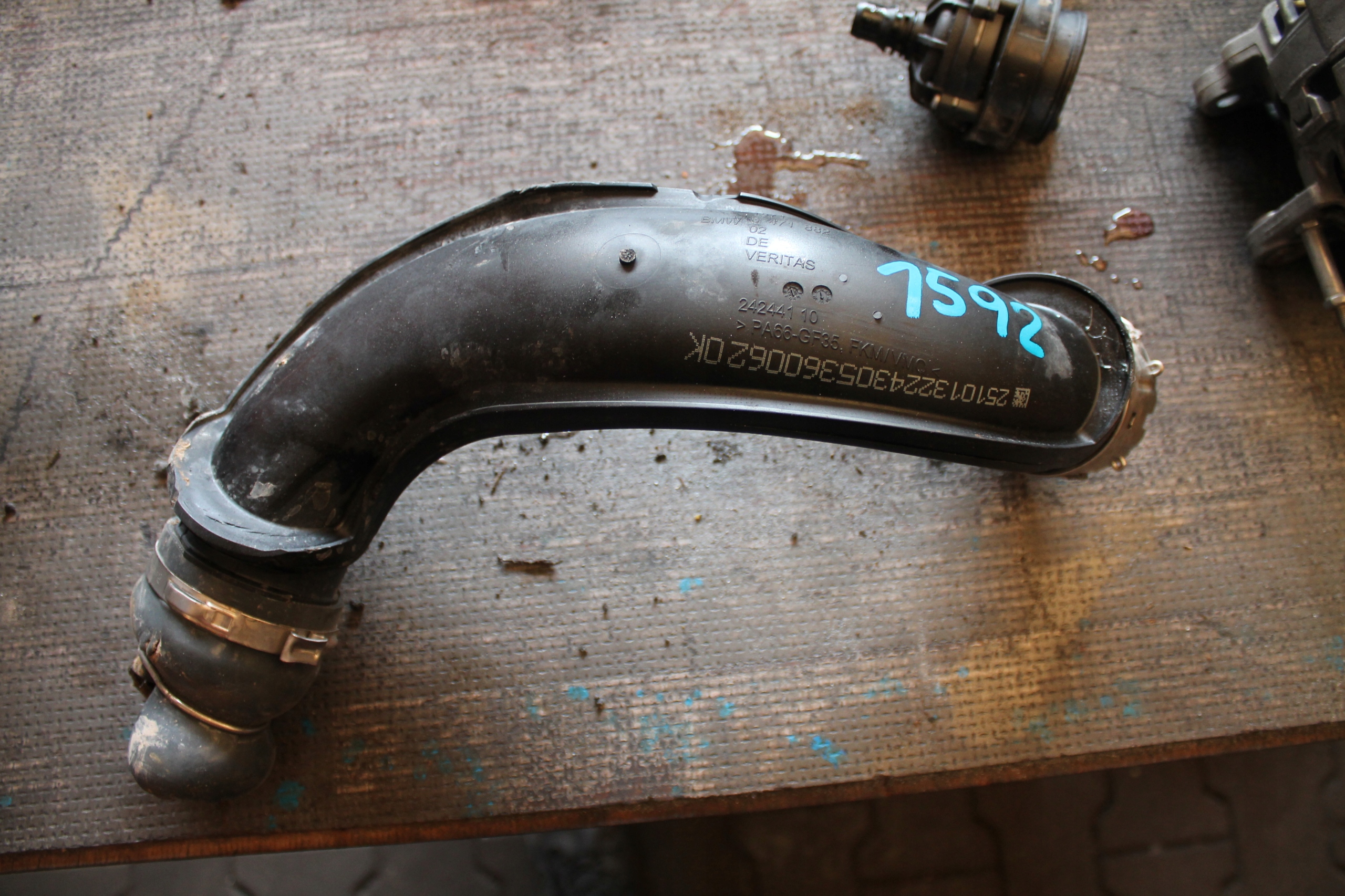 1592. pipe TURBA BMW 8471882