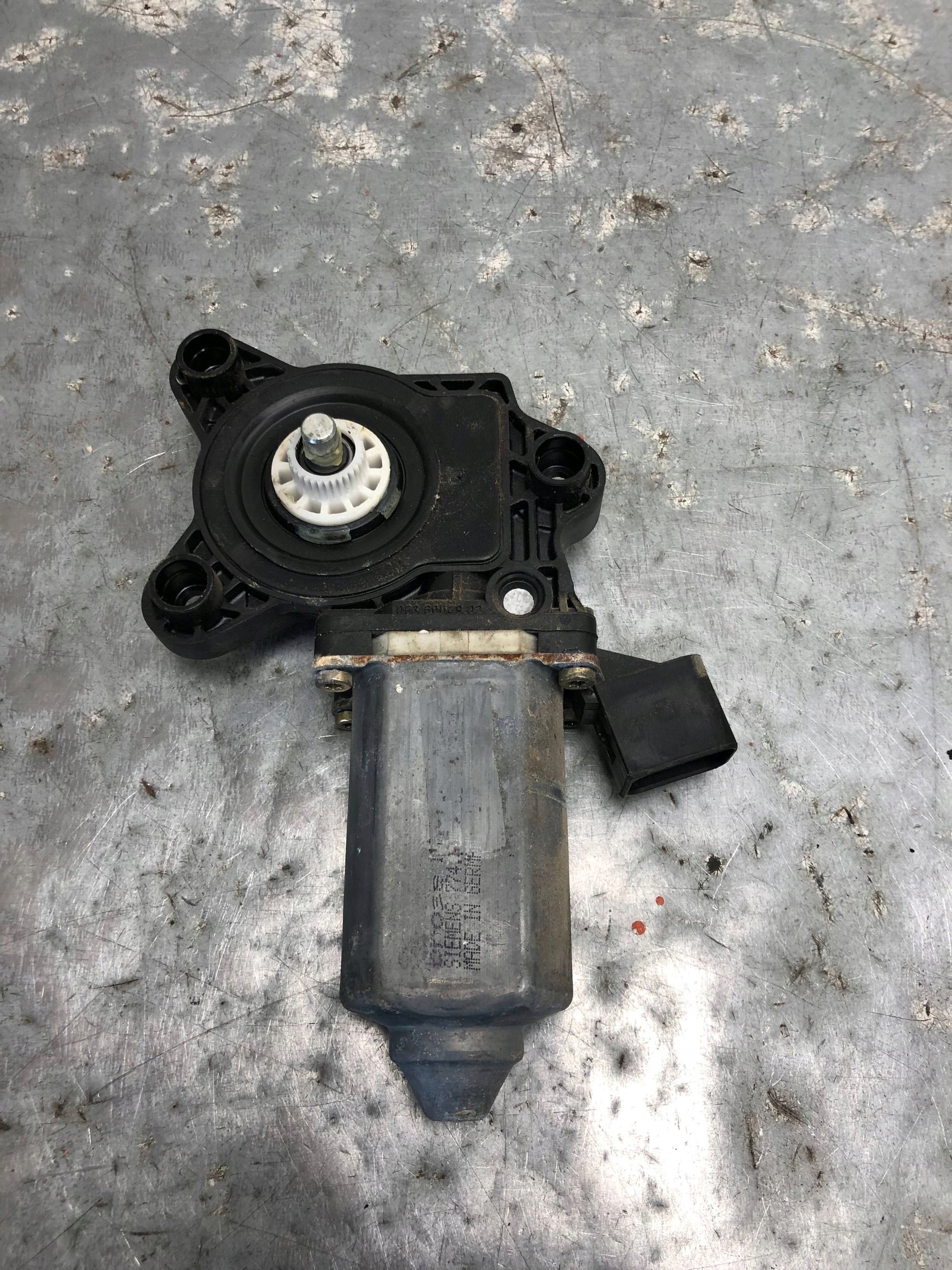 mini motor windows left rear part MERCEDES W220 0536004902