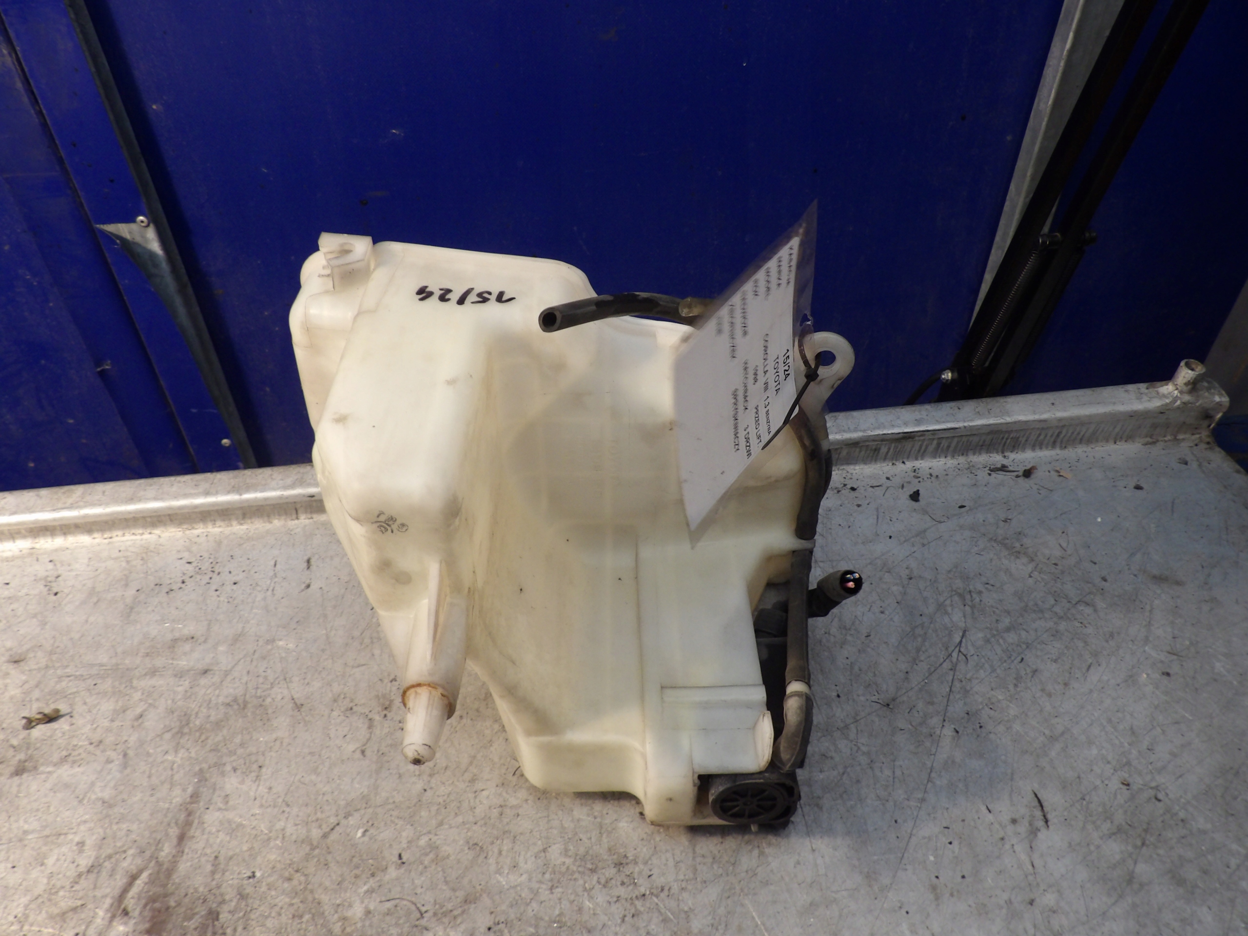 Toyota Corolla VIII Behälter Spritzdüse 060351-618