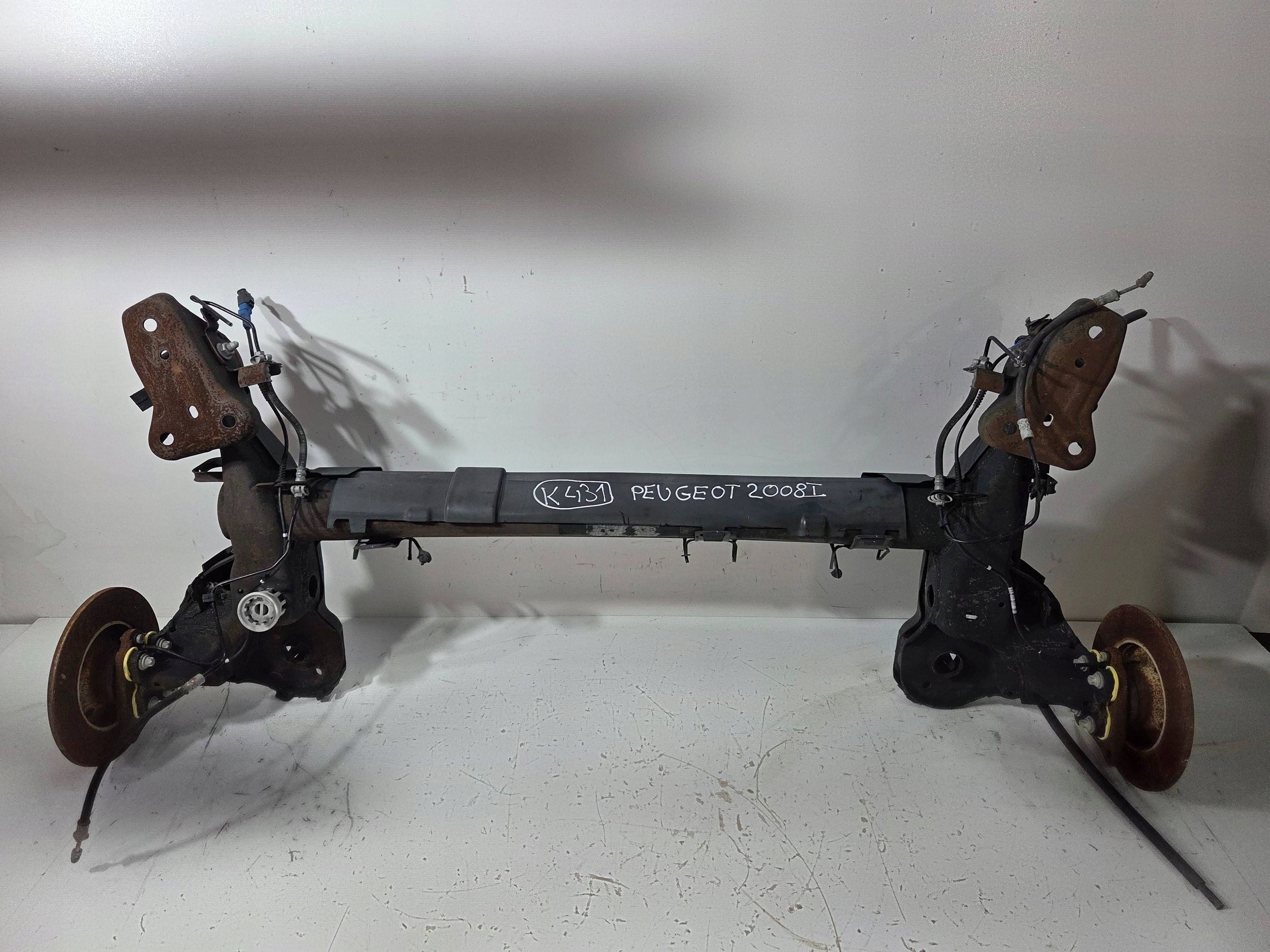Peugeot 2008 und Achsträger hinten (K431)