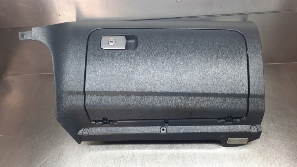 бардачок пассажира 1K1857290 vw Golf V 07R