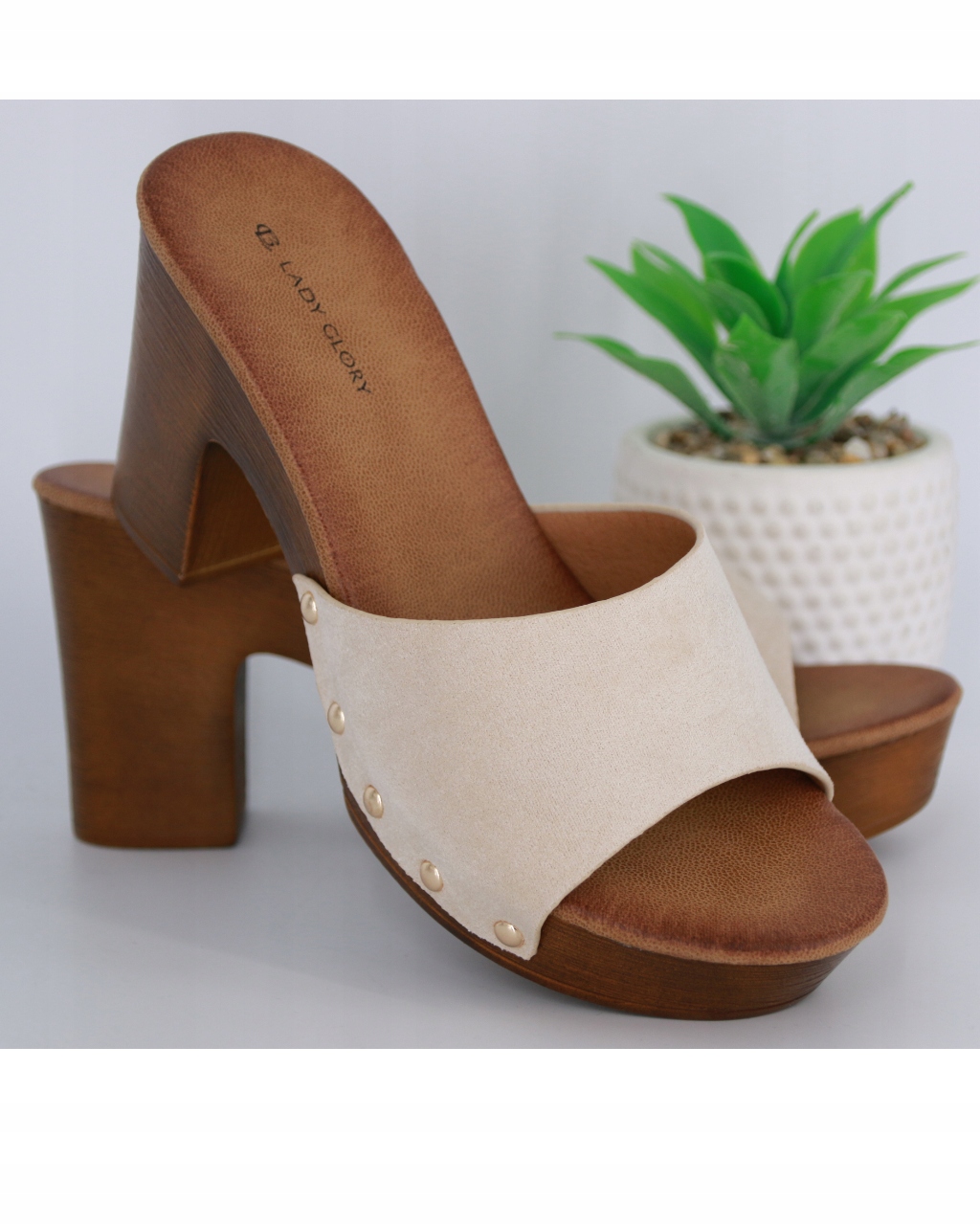 BEŻOWE DREWNIAKI NA OBCASIE KLAPKI DAMSKIE ZAMSZOWE Z ĆWIEKAMI 40 Wzór dominujący bez wzoru