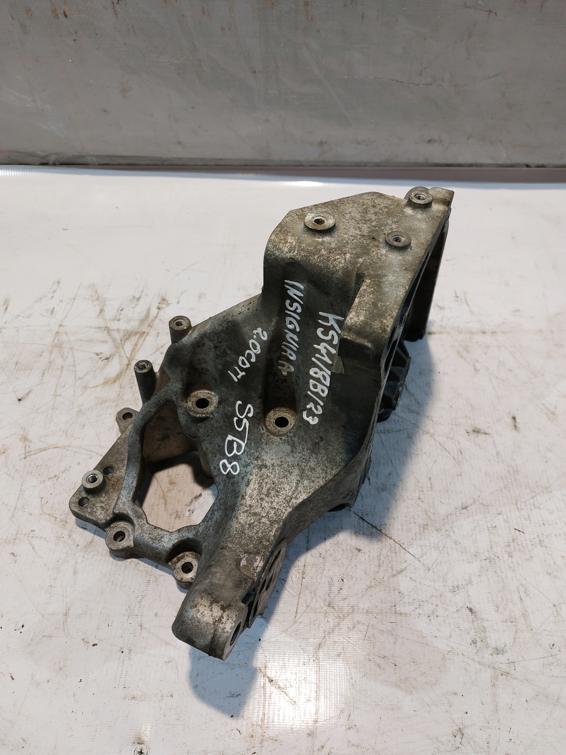 support pompe d'injection OPEL INSIGNIA A 2.0CDTI