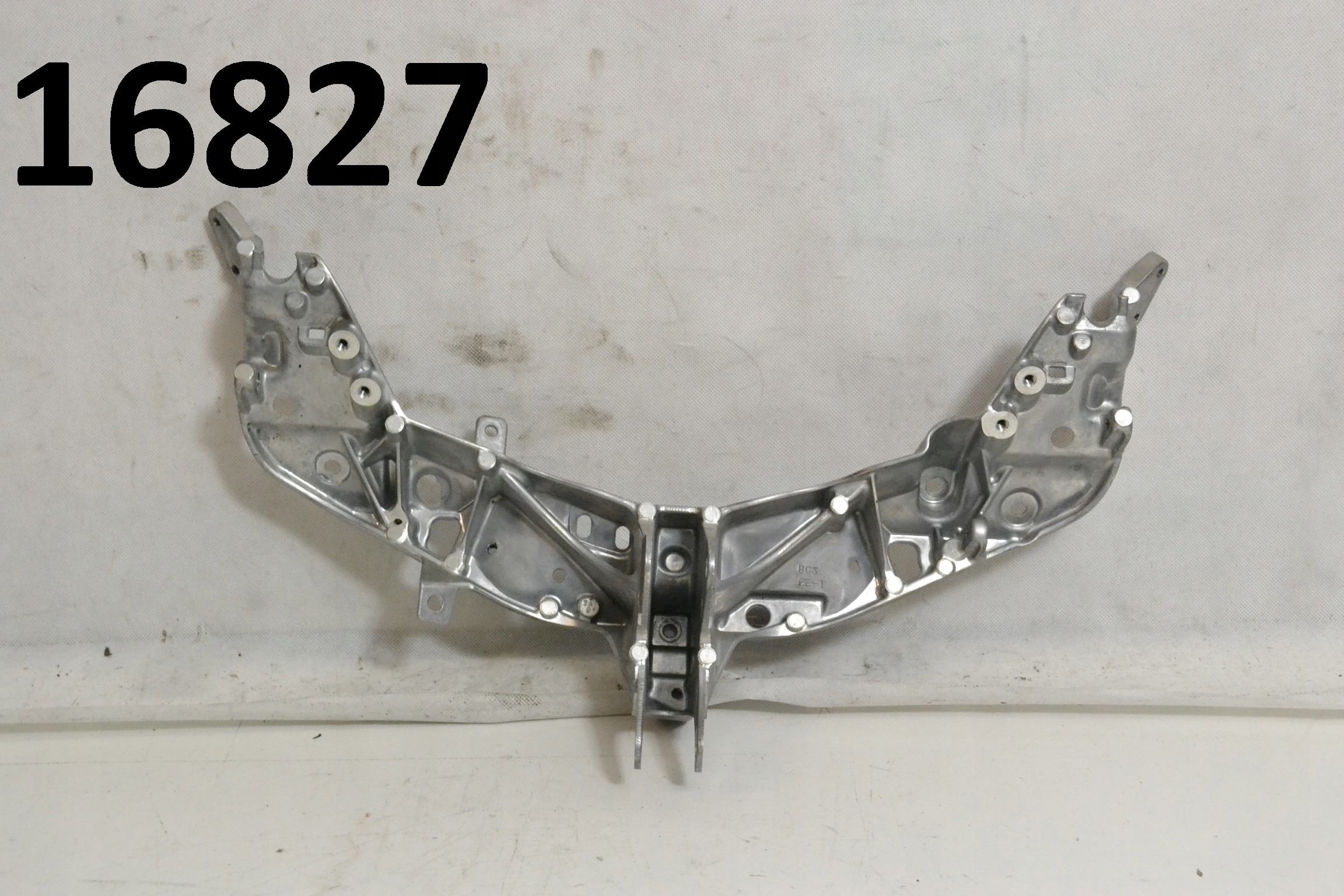 Stelaz uchwyt czachy Yamaha Tmax 530