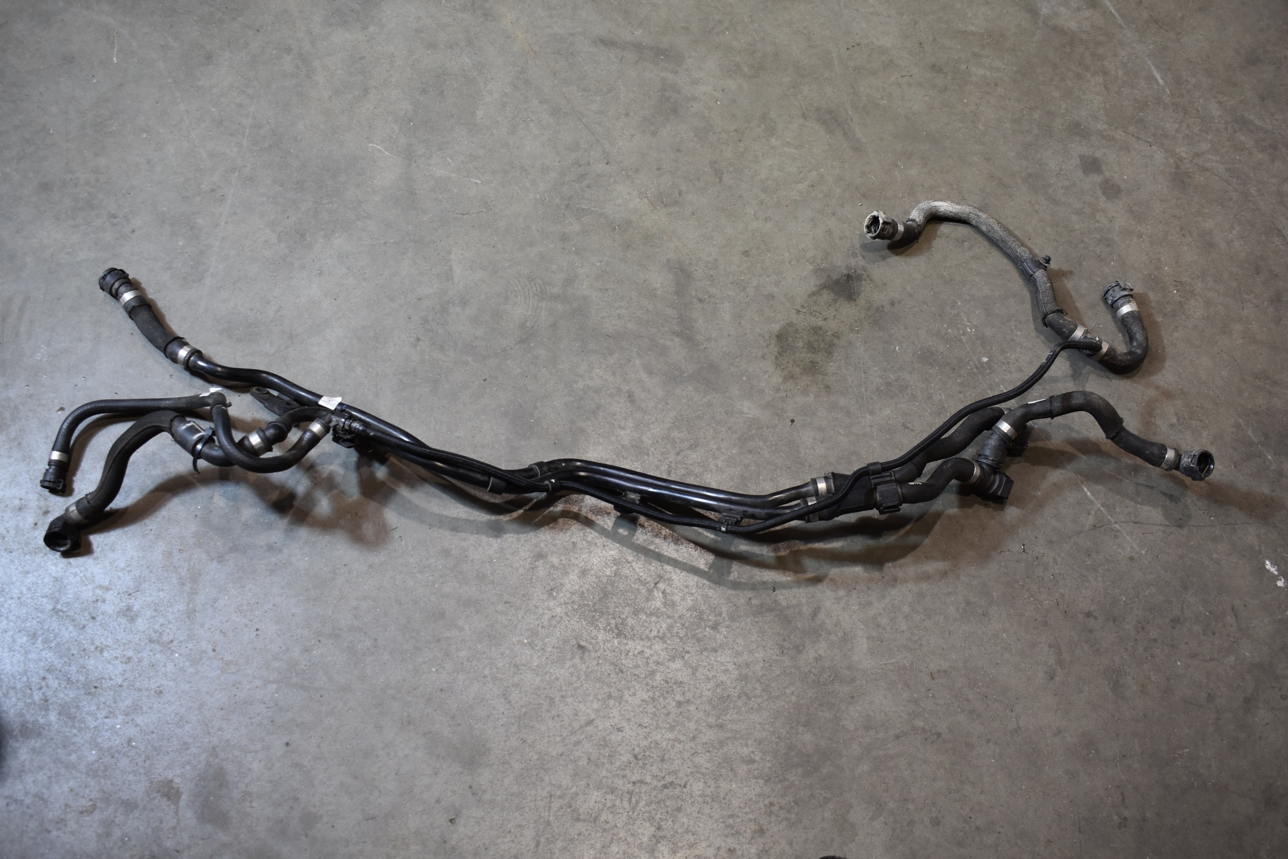 IDEALNE tubi collettore d’acqua BMW G70 G60 1