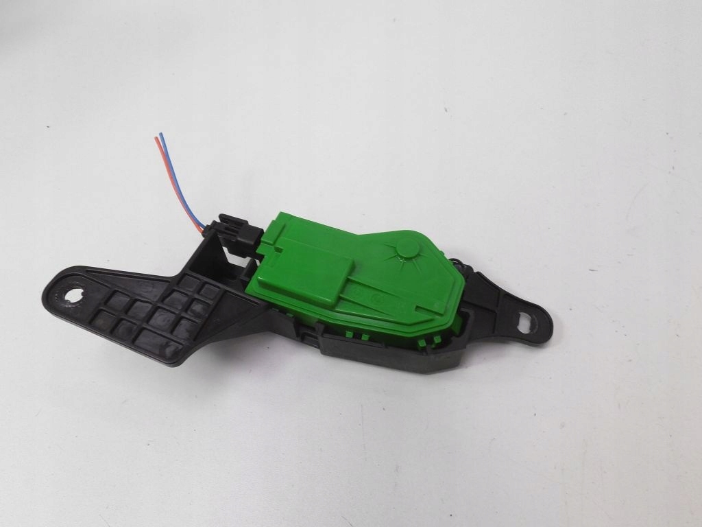 HYUNDAI TUCSON II 16 SILNICZEK KLAPKI WLEWU PALIWA