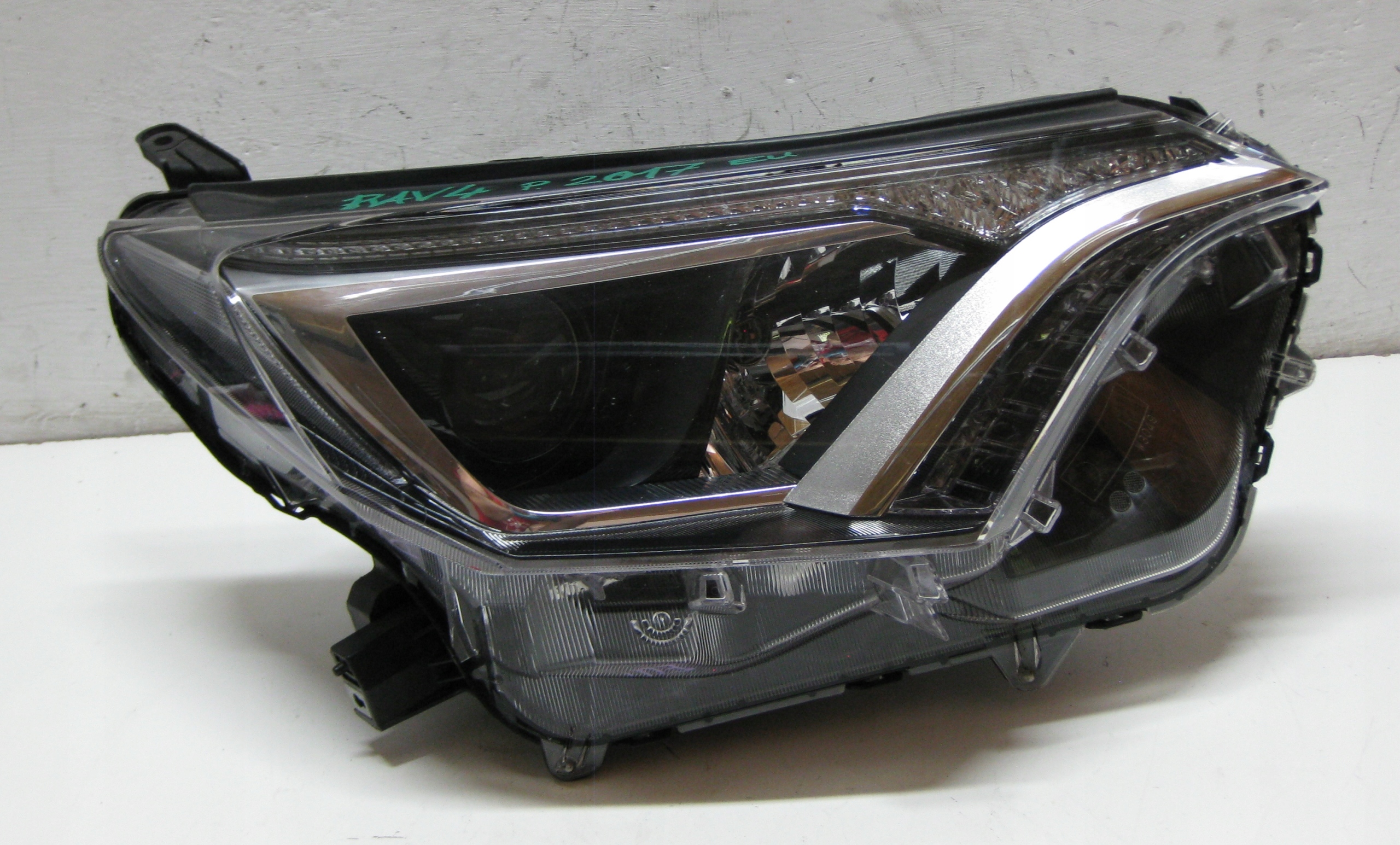 TOYOTA RAV 4 17R light right front EU