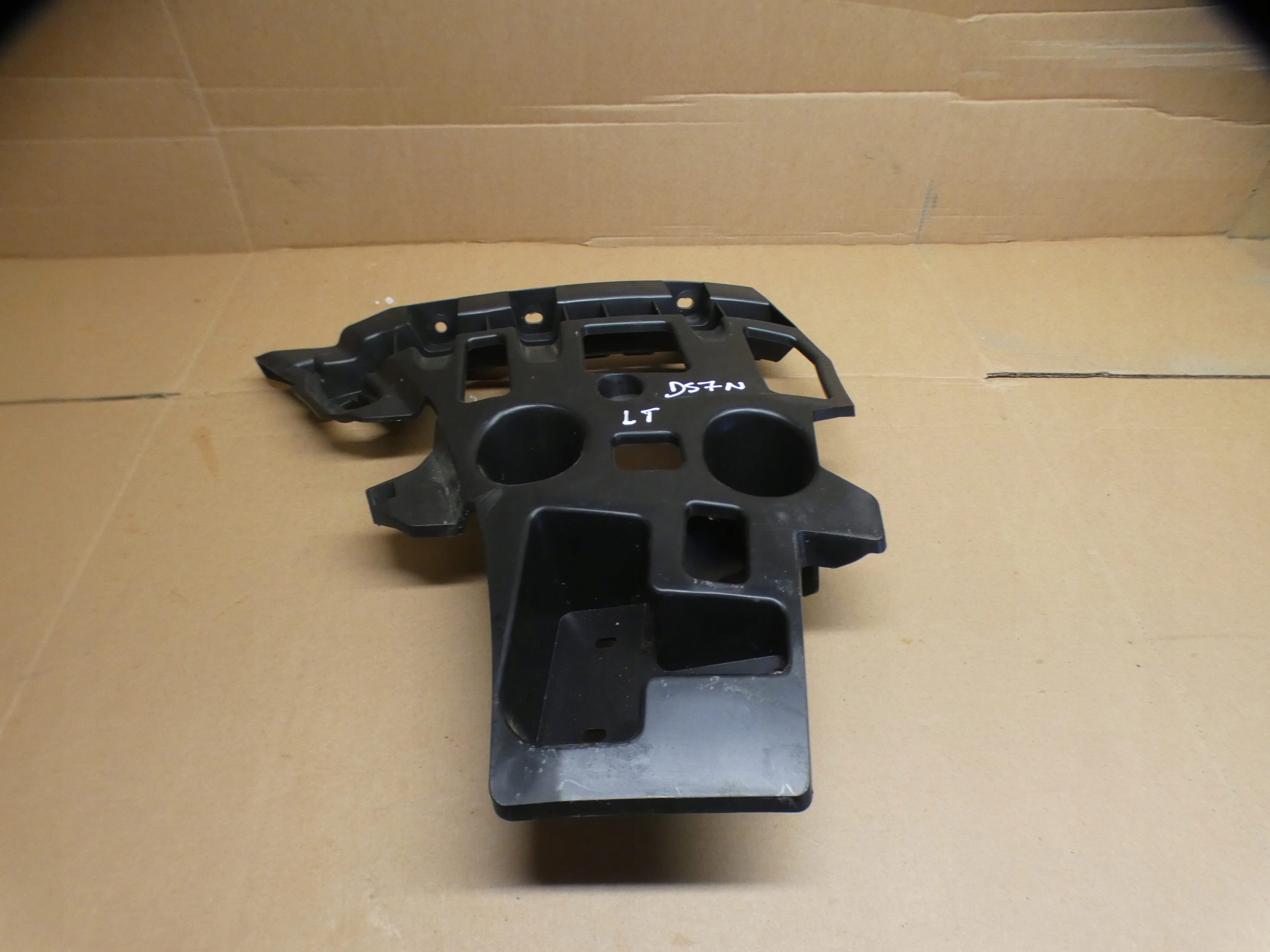 Citroen DS7 Support Support plaque Pare choc Droite Arrière 9816048480