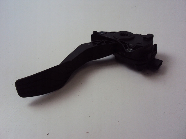 18002 4BA0B - ПЕДАЛЬ АКСЕЛЕРАТОРА NISSAN QASHQAI II FL 1.6 TB 17R