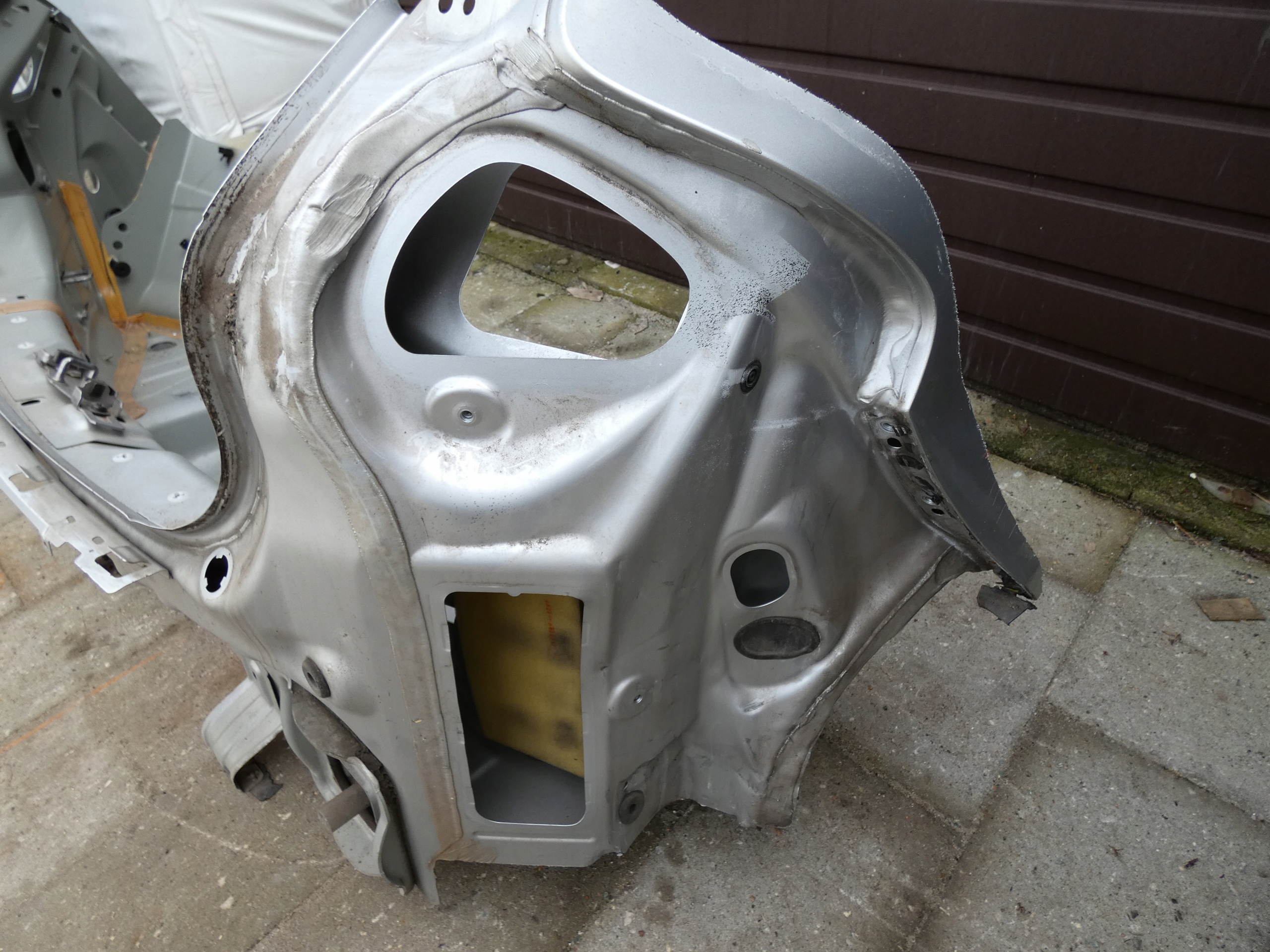 Volvo V40 II 12- WANNA DUPA PAS TYLNY TYŁ ĆWIARTKA Typ samochodu Samochody osobowe