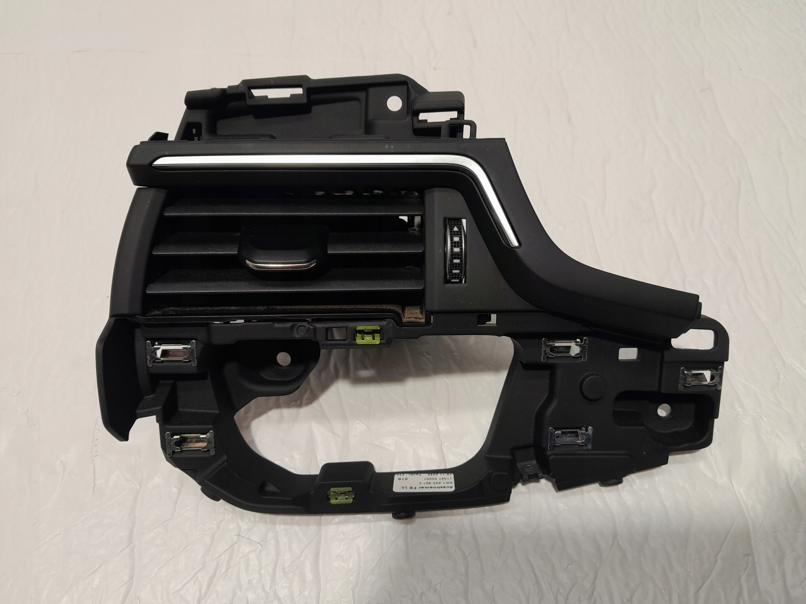 AUDI A4 B9 LIFT grid air conditioning devices 8W1820901