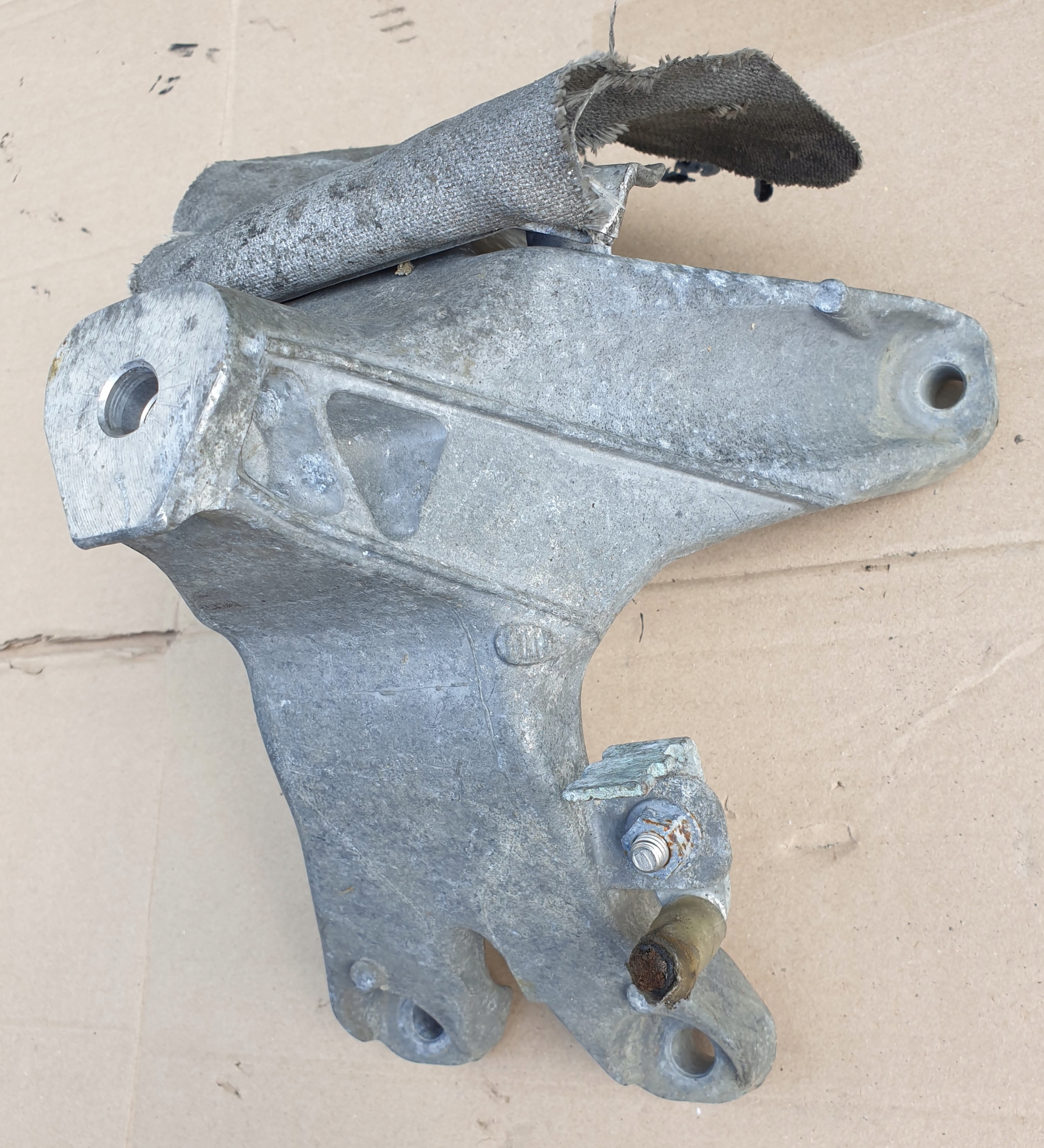 holder engine mount holder cover TERMICZNA AUDI A4 B8 8K A5 8T OE