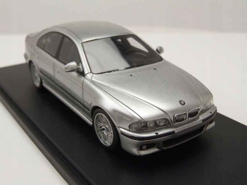 Bmw M5 (E39) stříbrná 2002 1/43 Neo