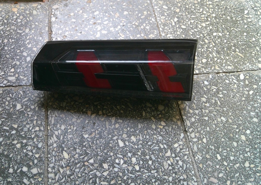 PEUGEOT 208 II 2 PRAWA TYLNA LAMPA KLAPA ORYGINAŁ FR26950232