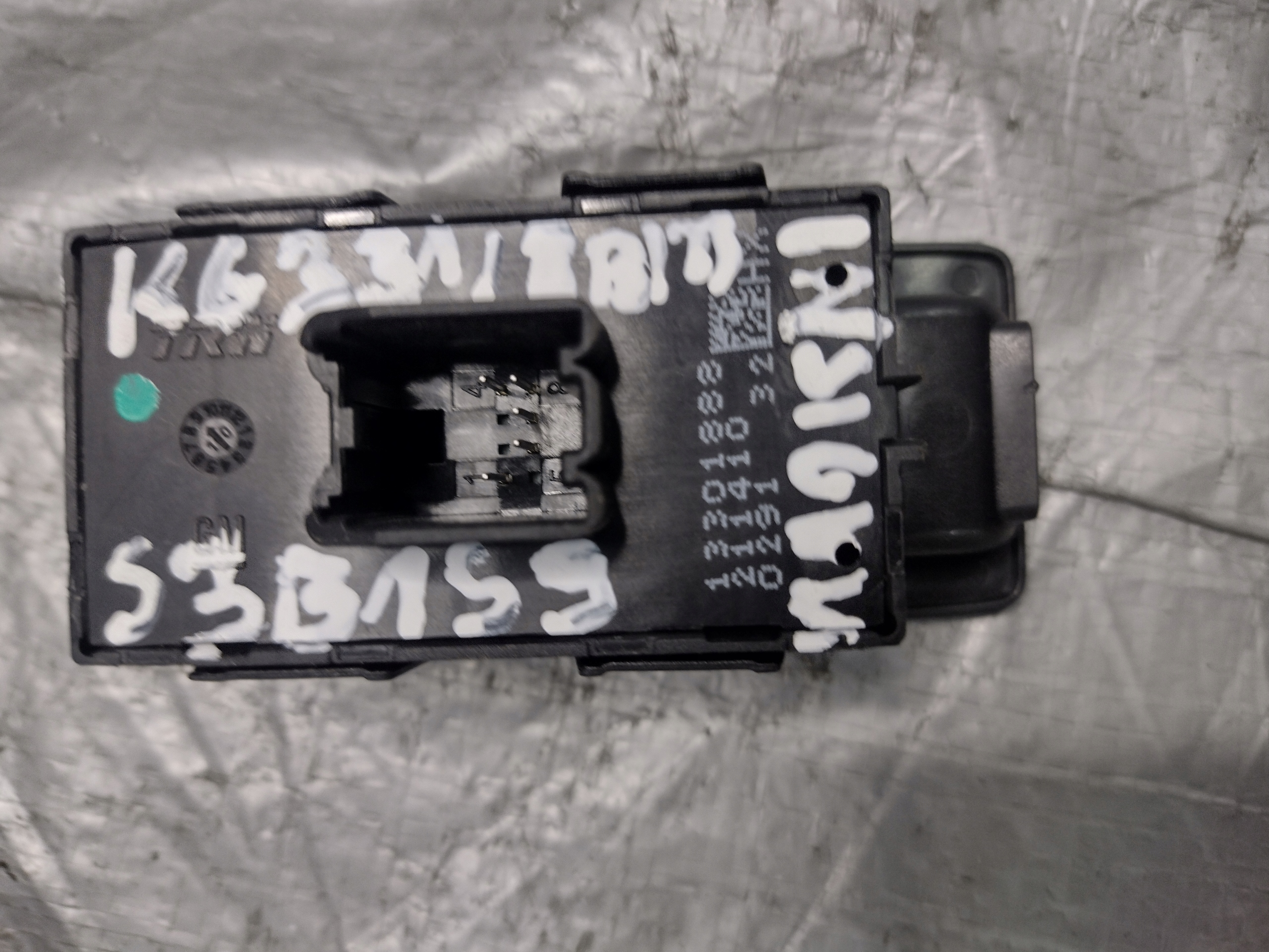 bouton vitres arrière Opel Insignia A 13301888