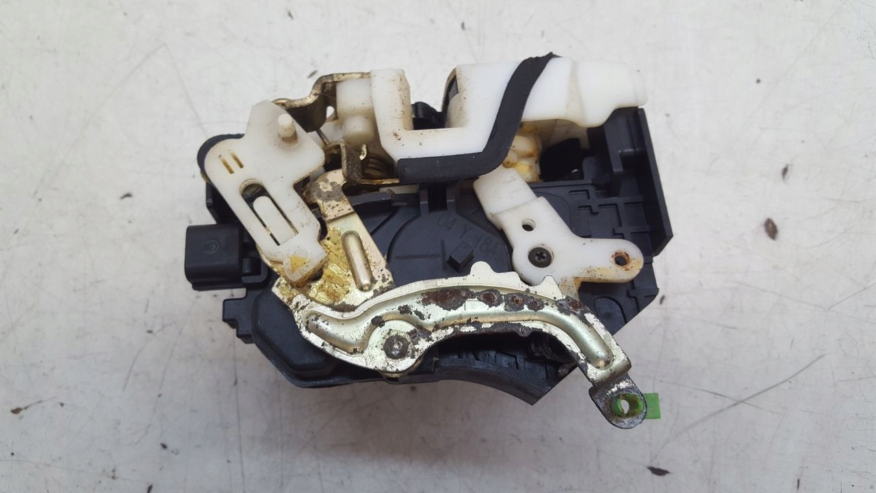 lock rear part rear left Mitsubishi Outlander and