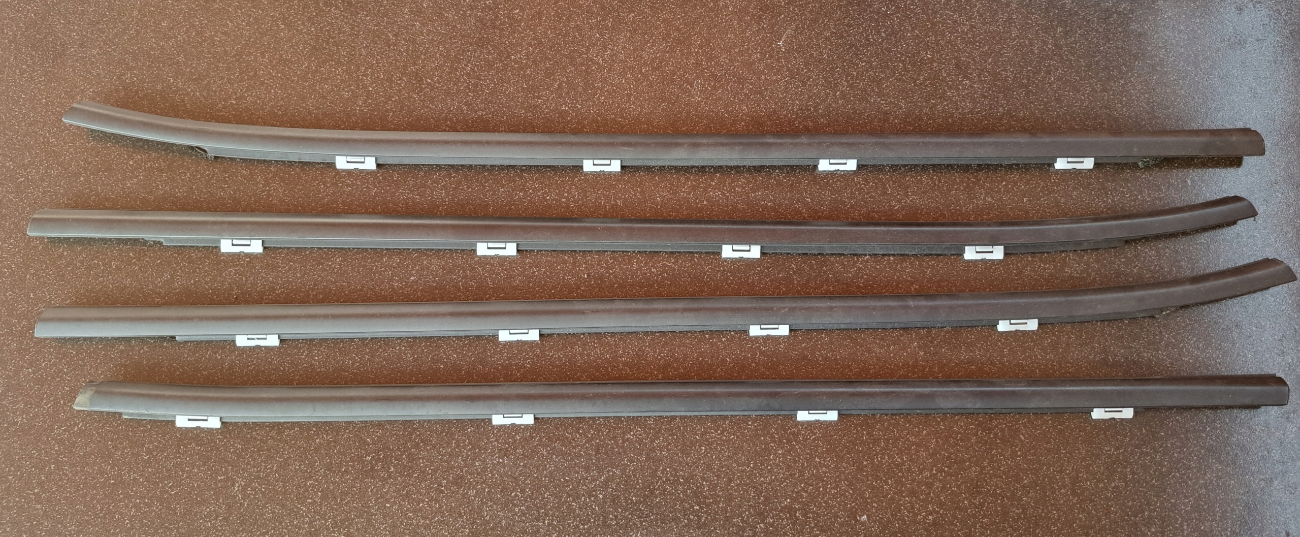 Hyundai Tucson III Listwa Zgarniająca Drzwi Prawy Lewy Tył Przód Lewy Producent części Hyundai OE