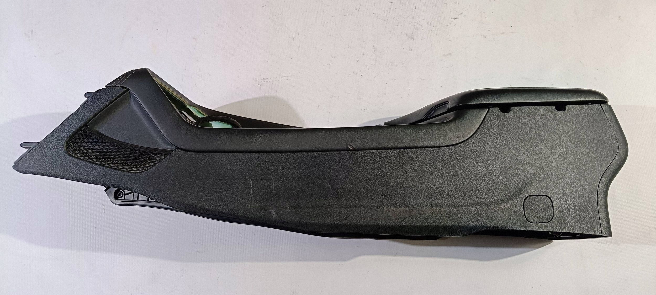console tunel central armrest Dodge Challenger 2015