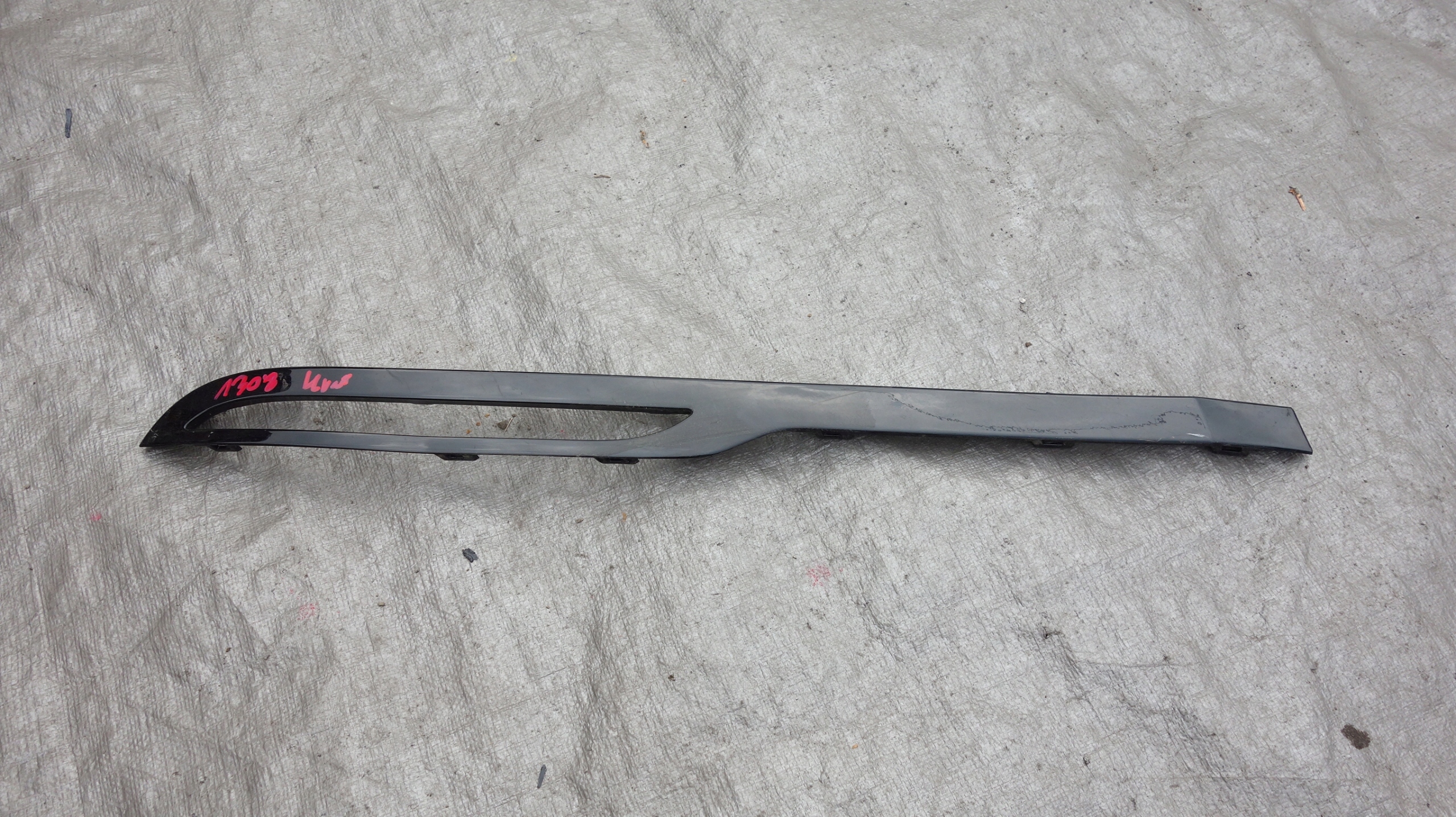 J8A2-17D753-BA mih8 - RANGE ROVER VELAR МОЛДИНГ ЛЕВЫЙ ЗАДНИЙ БАМПЕР