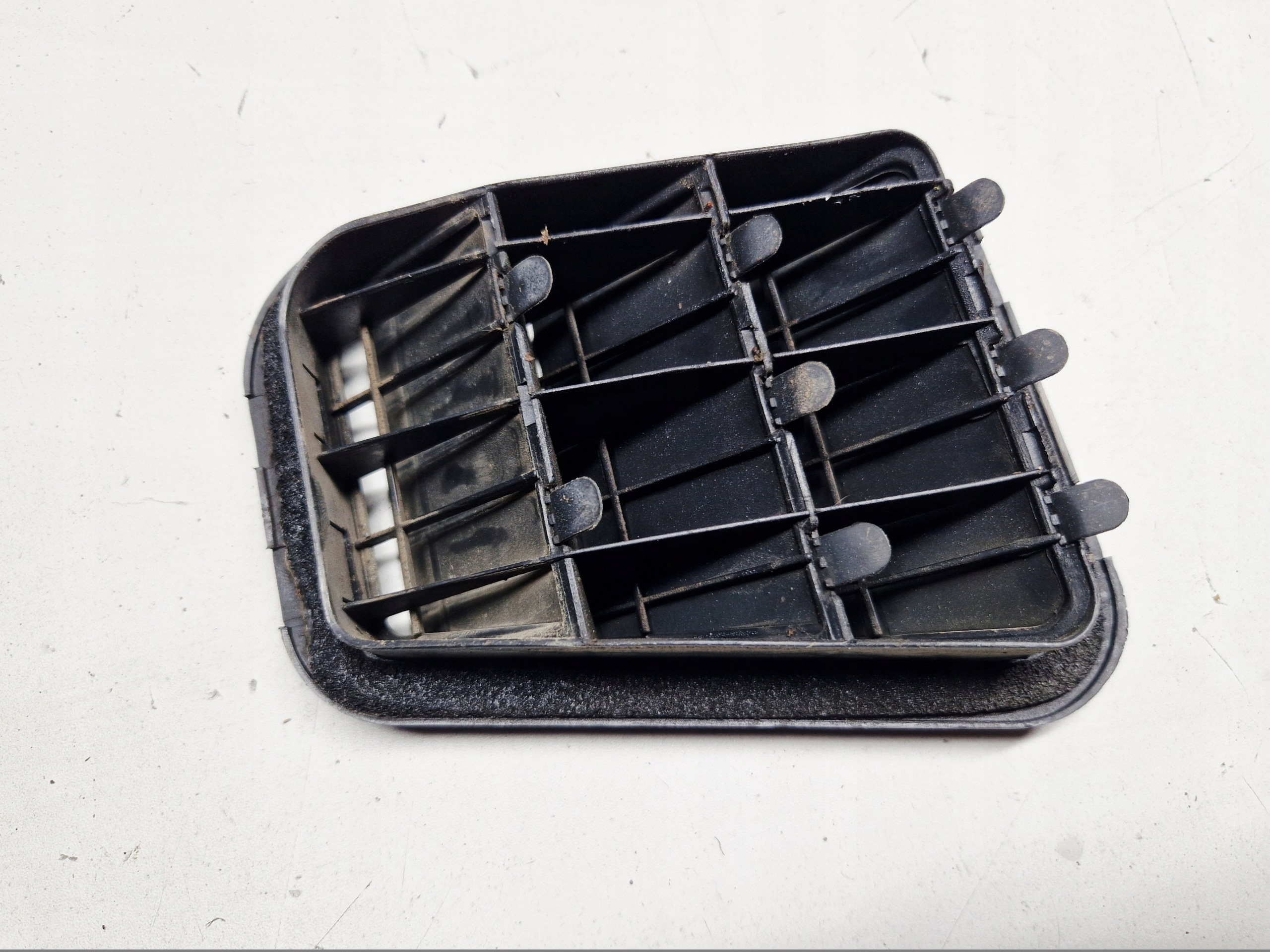 grid WENTYLACYJNA bodywork left rear part HYUNDAI I30 1 2009 ROK HB 5D