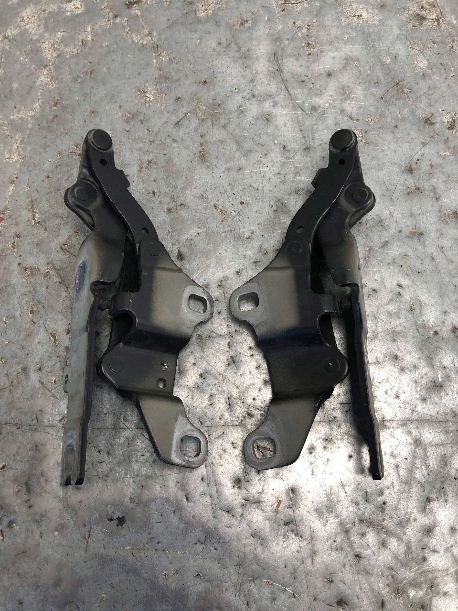 bonnet hinges BMW E90 7115263 7115264