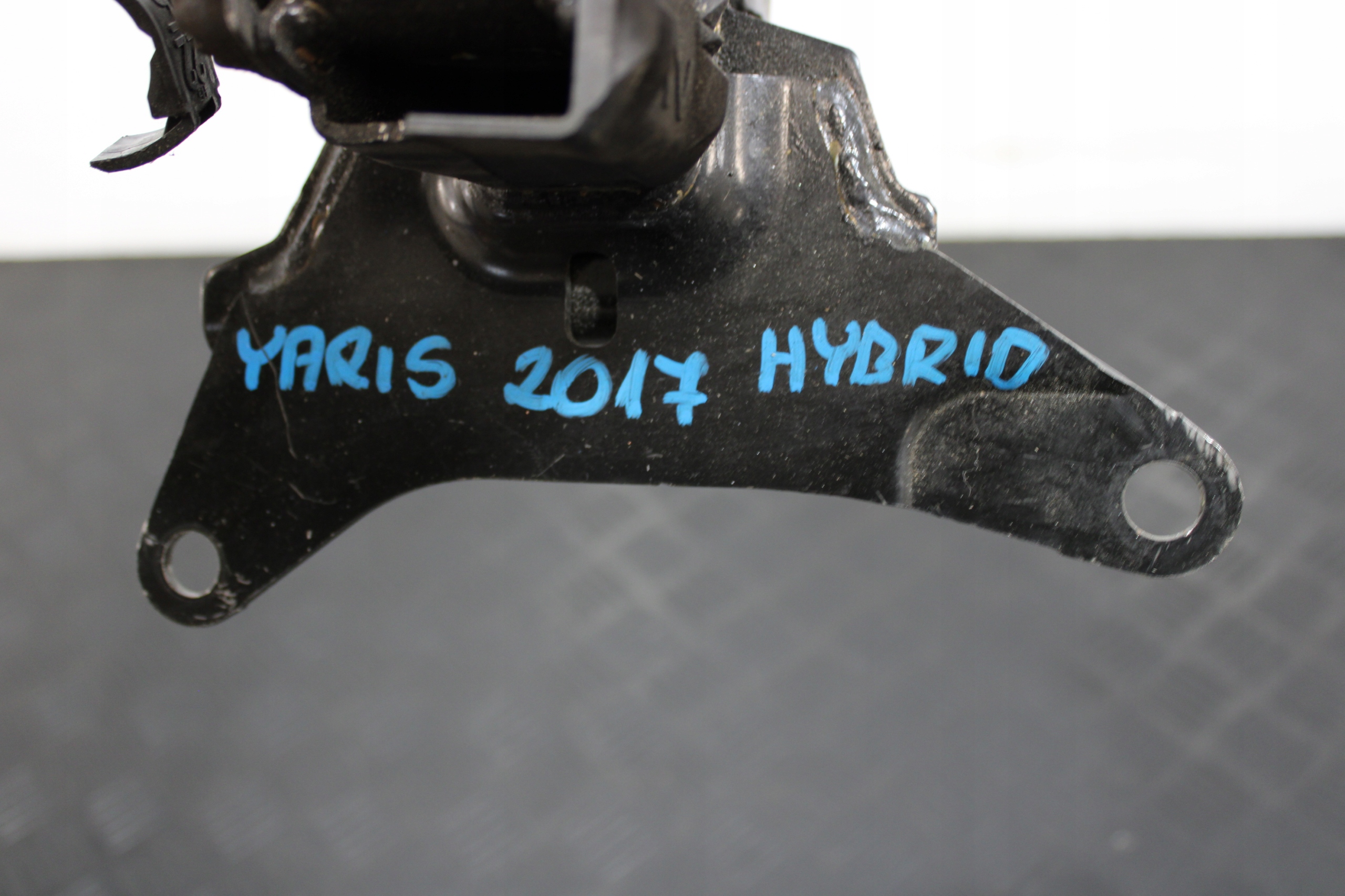 holder engine mount TOYOTA YARIS III 3 LIFT 2017 HYBRID