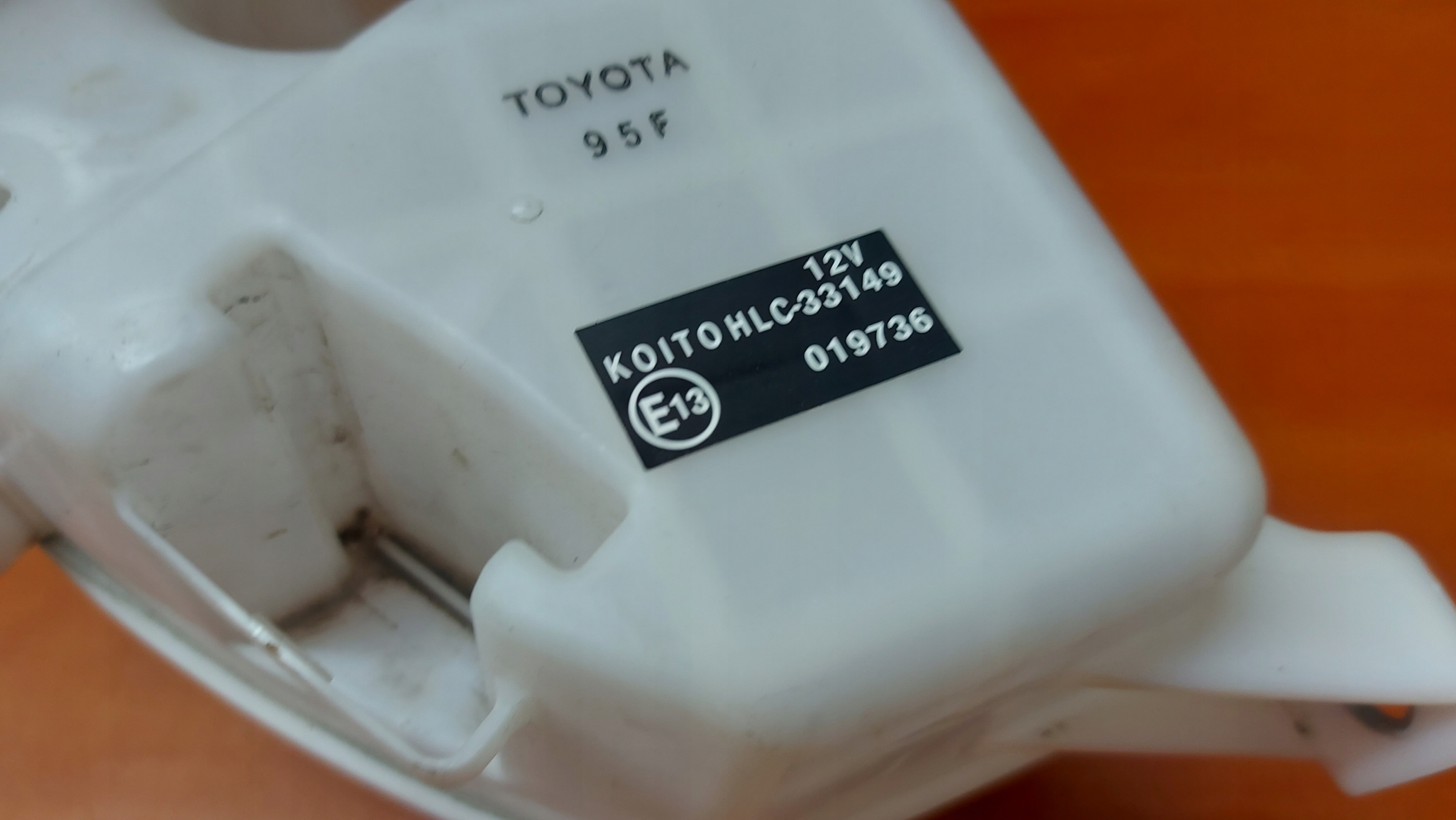 washer fluid tank TOYOTA RAV4 IV 12