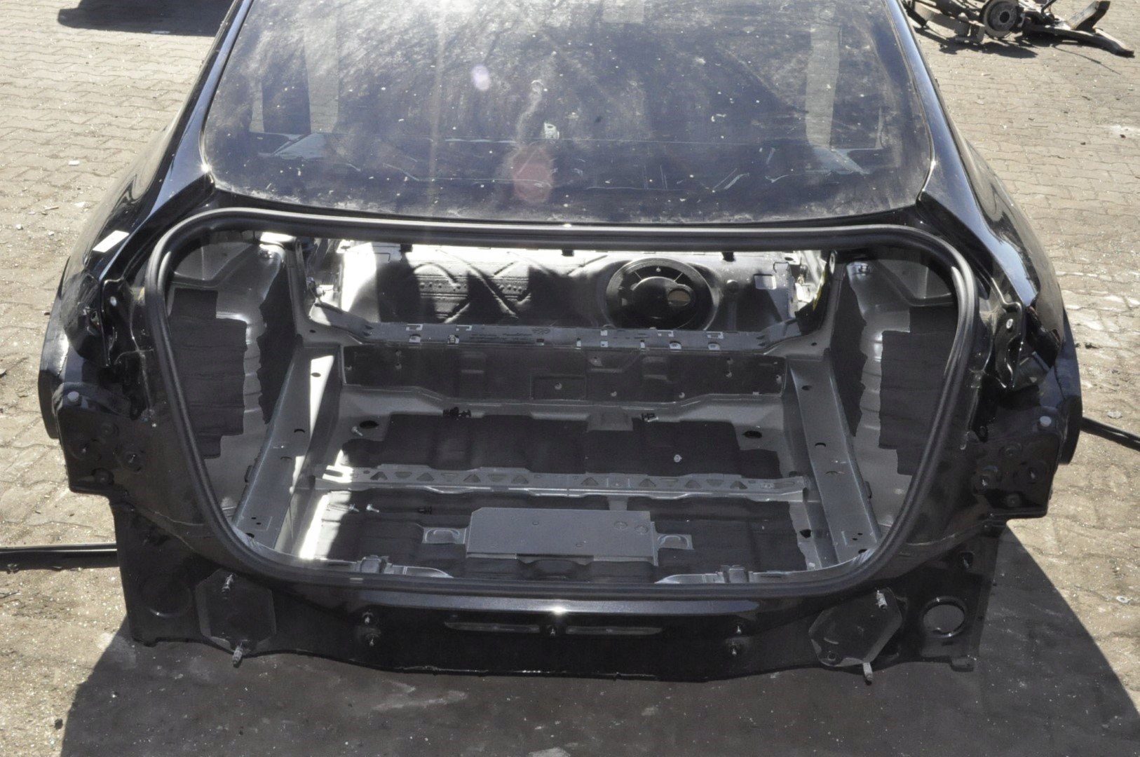 BMW F44 GRAN COUPE PAS TYŁ TYLNY WANNA