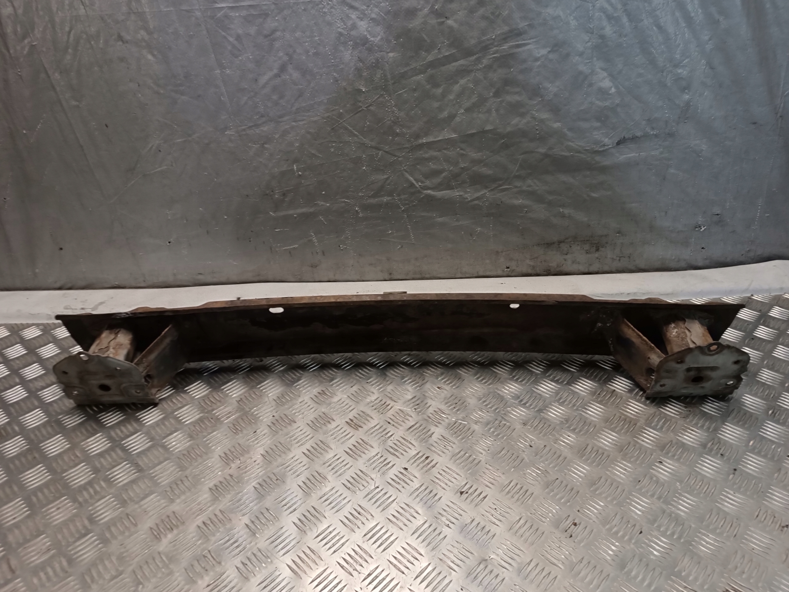 sider pillar below front bumper TOYOTA AURIS and 2007r