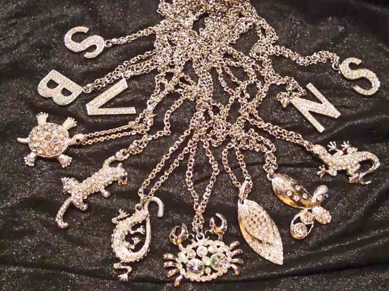 KOMPLET NASZYJNIK ŁAŃCUSZEK WISIOREK Z CYRKONIAMI Płeć kobieta