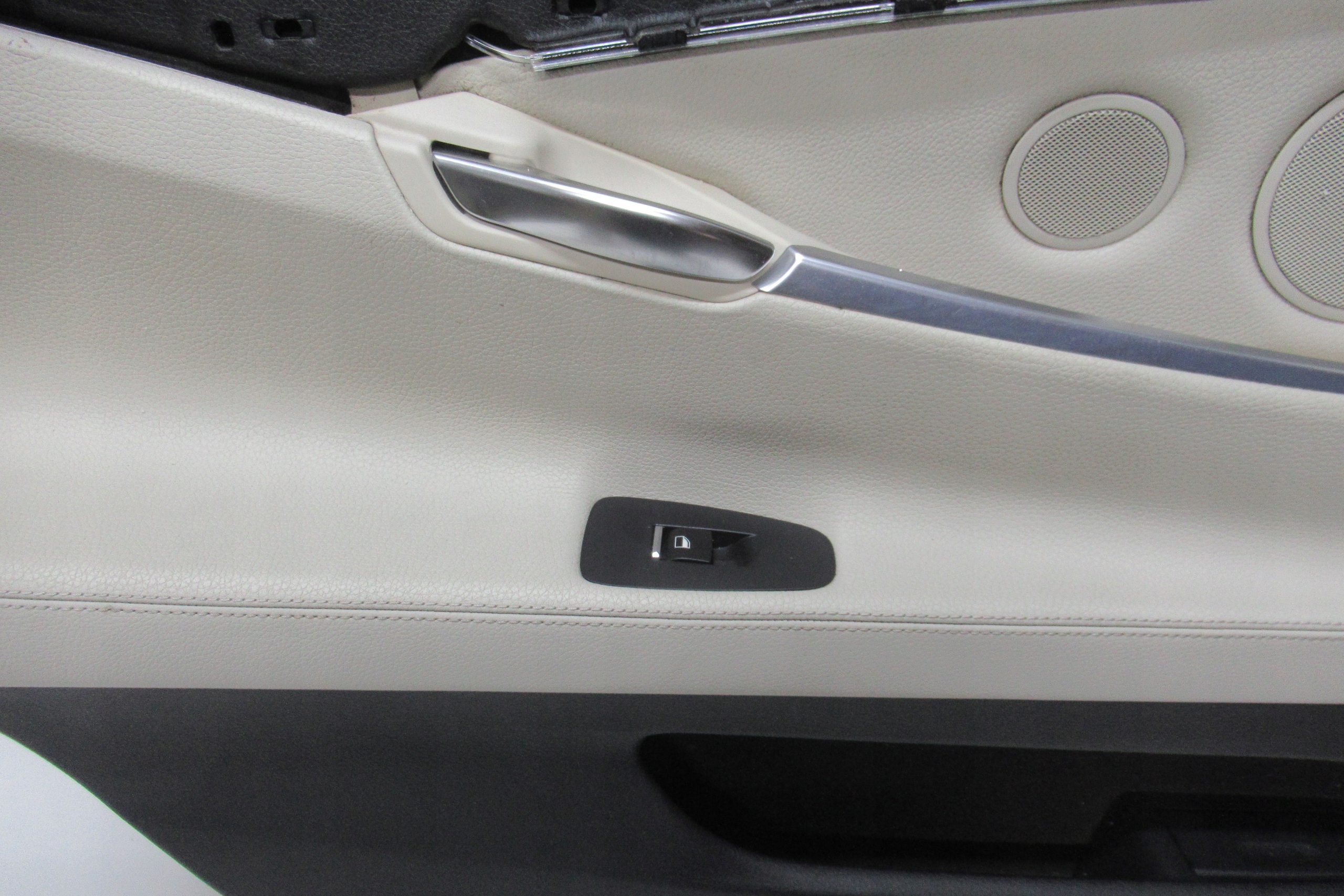 BMW 5GT 2009 side door left rear part