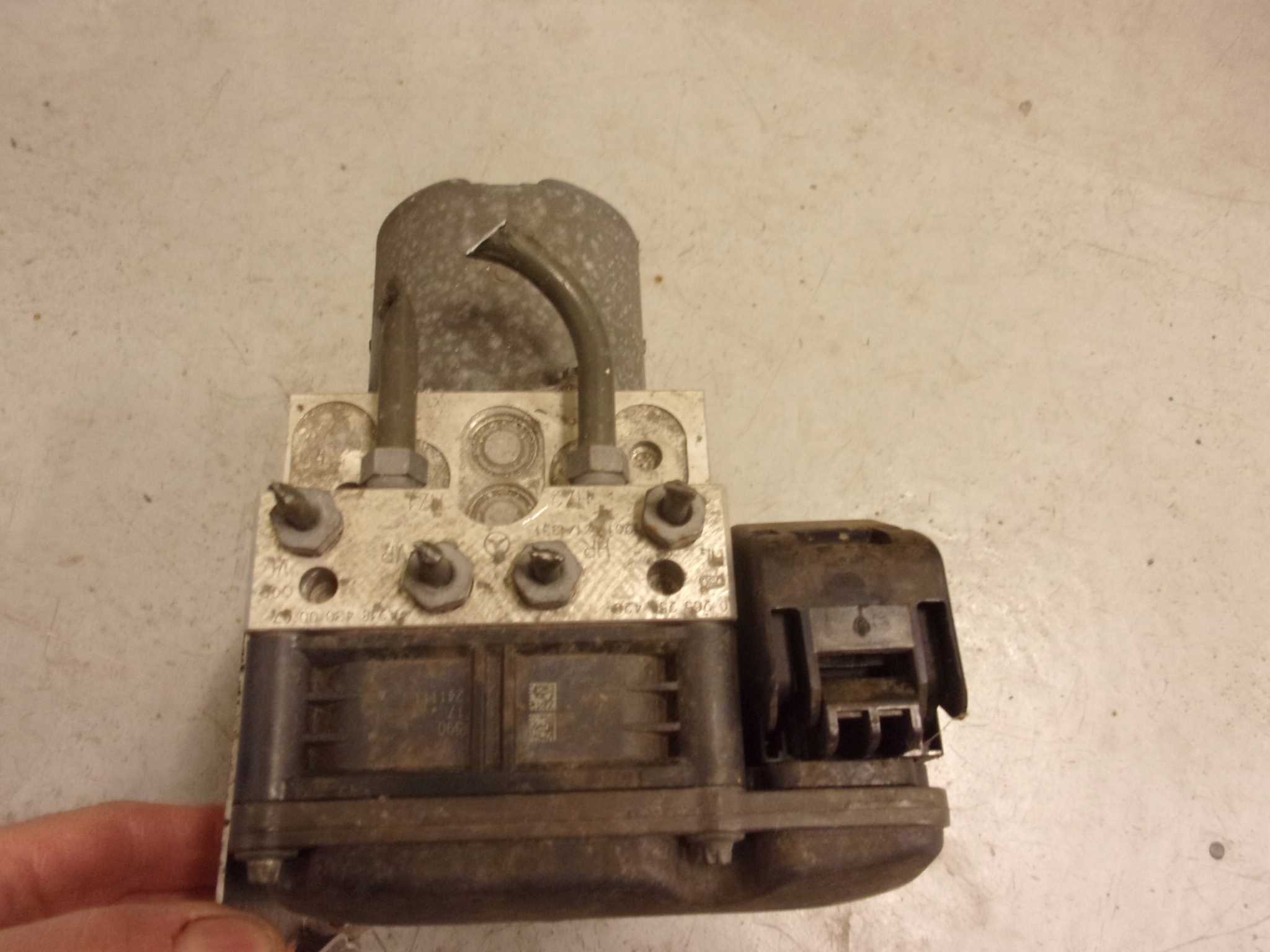 MERCEDES W218 CLS218 CLS 218 63 AMG pump control unit ABS ESP A2184300007