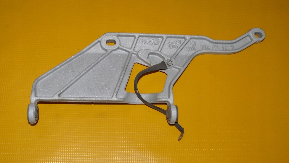 bracket holder engine mount AUDI A3 8L 1.8 20V AGN 125KM 06A133231B