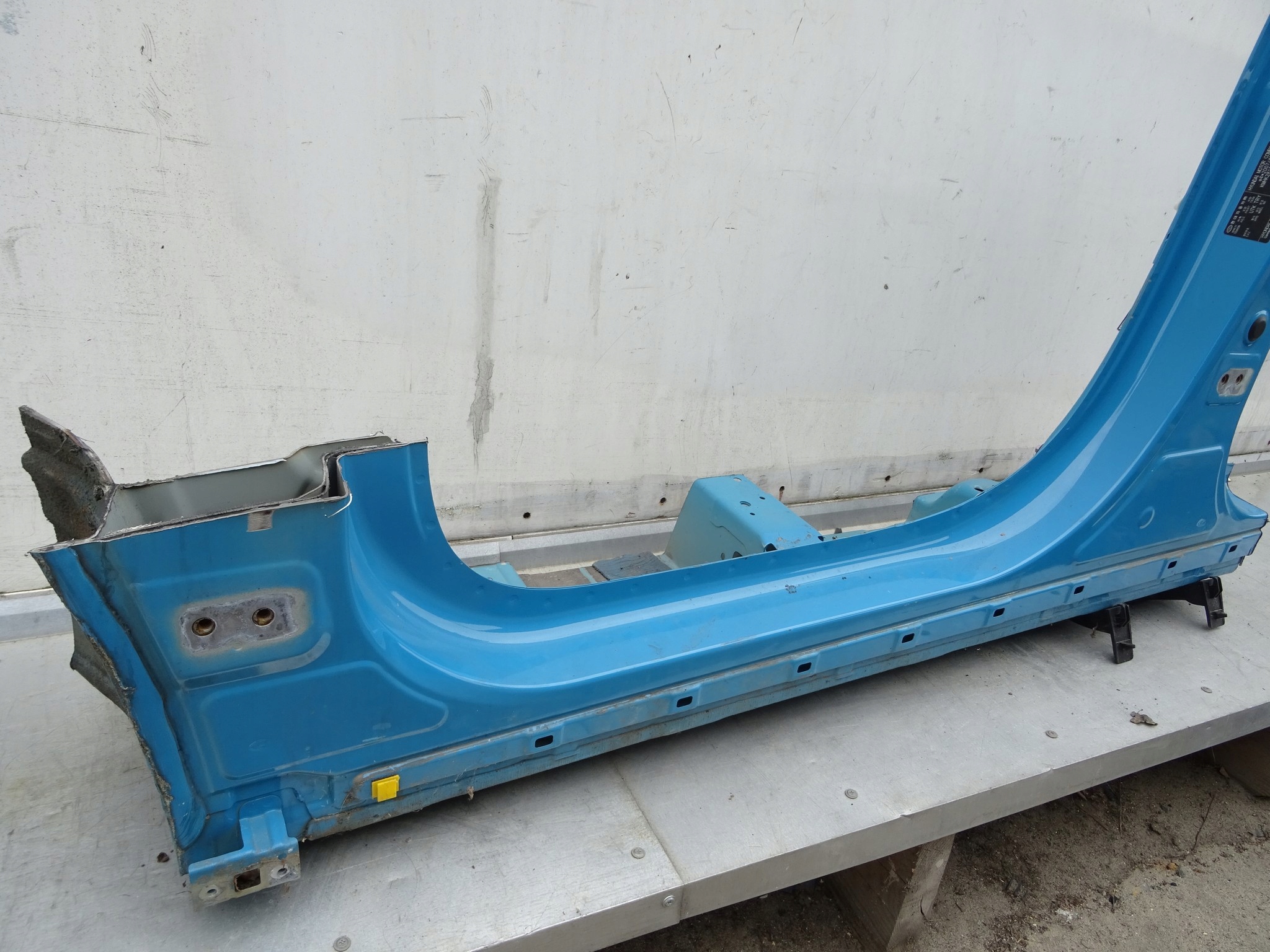 HYUNDAI KONA and threshold left