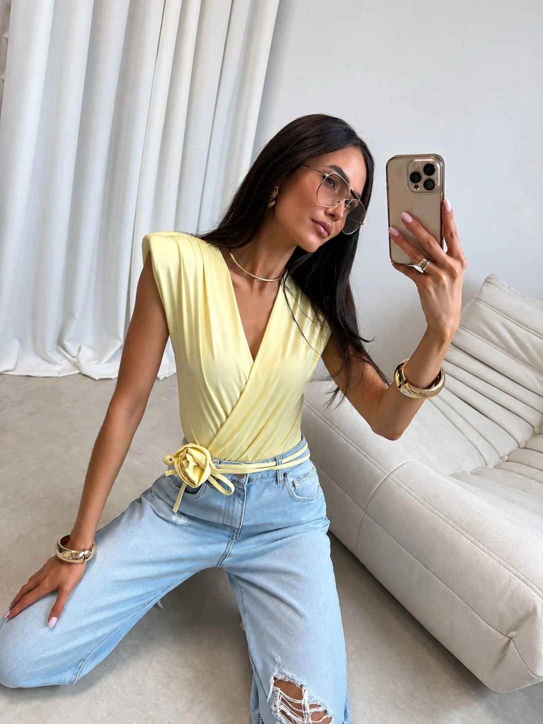 [vel. 36] Dámské body Roco Fashion s výstřihem do V růže 3D žluté