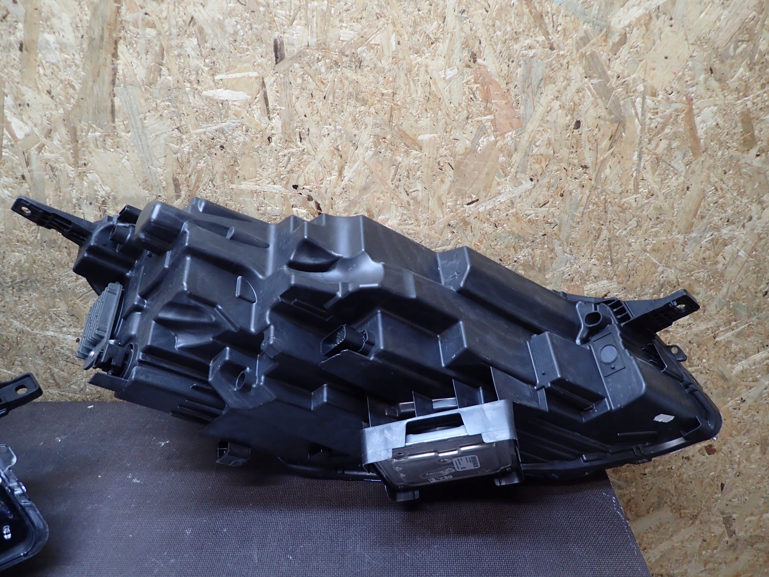 LAMPA LAMPY PRZÓD FORD KUGA MK3 FULL LED Jakość części (zgodnie z GVO) O - oryginał z logo producenta pojazdu (OE)