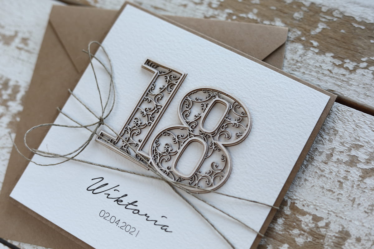 Ručně vyráběné přání k 18. narozeninám s personalizací nápad na dárek