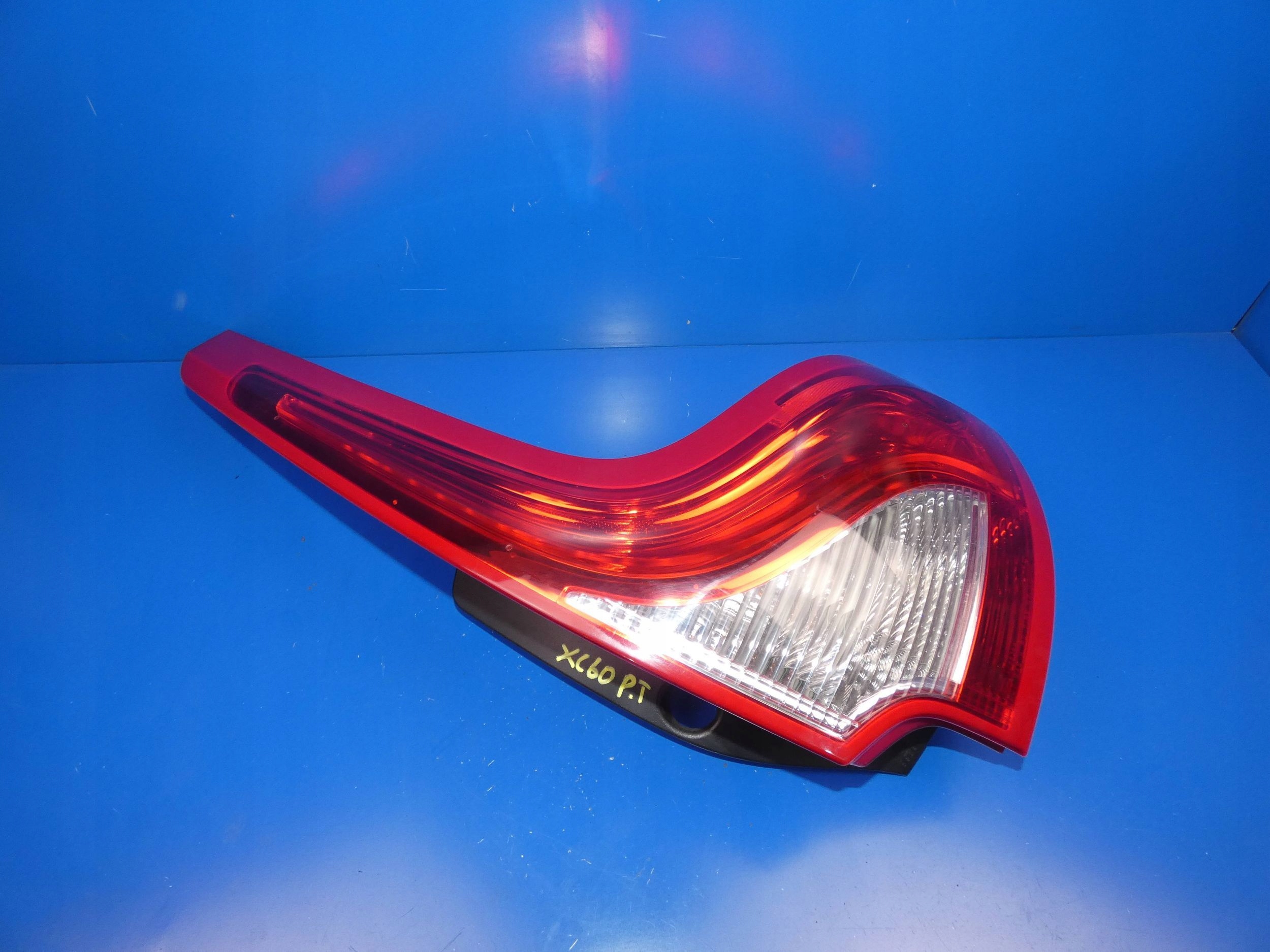 VOLVO XC60 I LAMPA PRAWY TYŁ TYLNA PRAWA