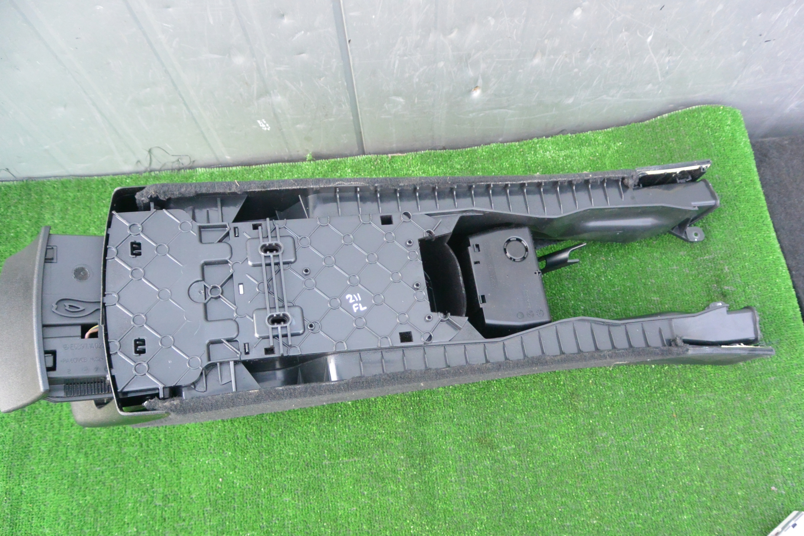 TUNEL mitte Leder AVANTGARDE MERCEDES-BENZ W211 E-KLASA