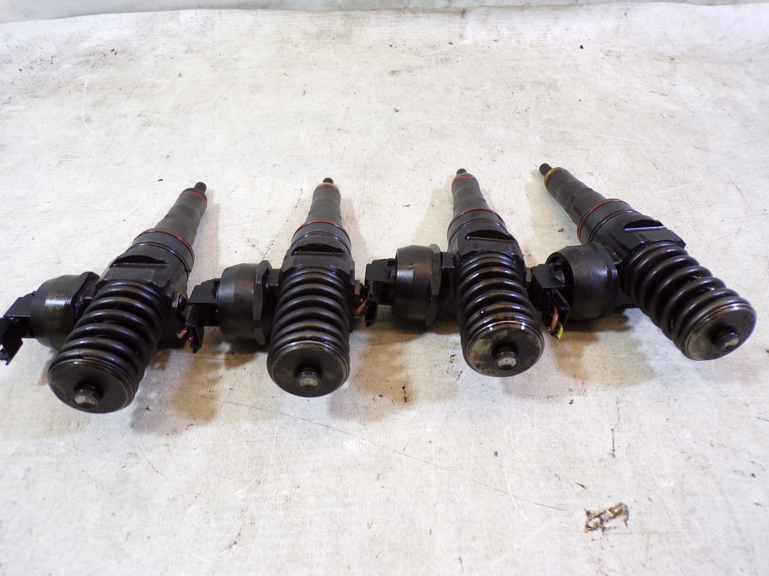 Einspritzdüsen Einspritzdüse Einspritzdüse 1.9 TDI 038130073AG (3)