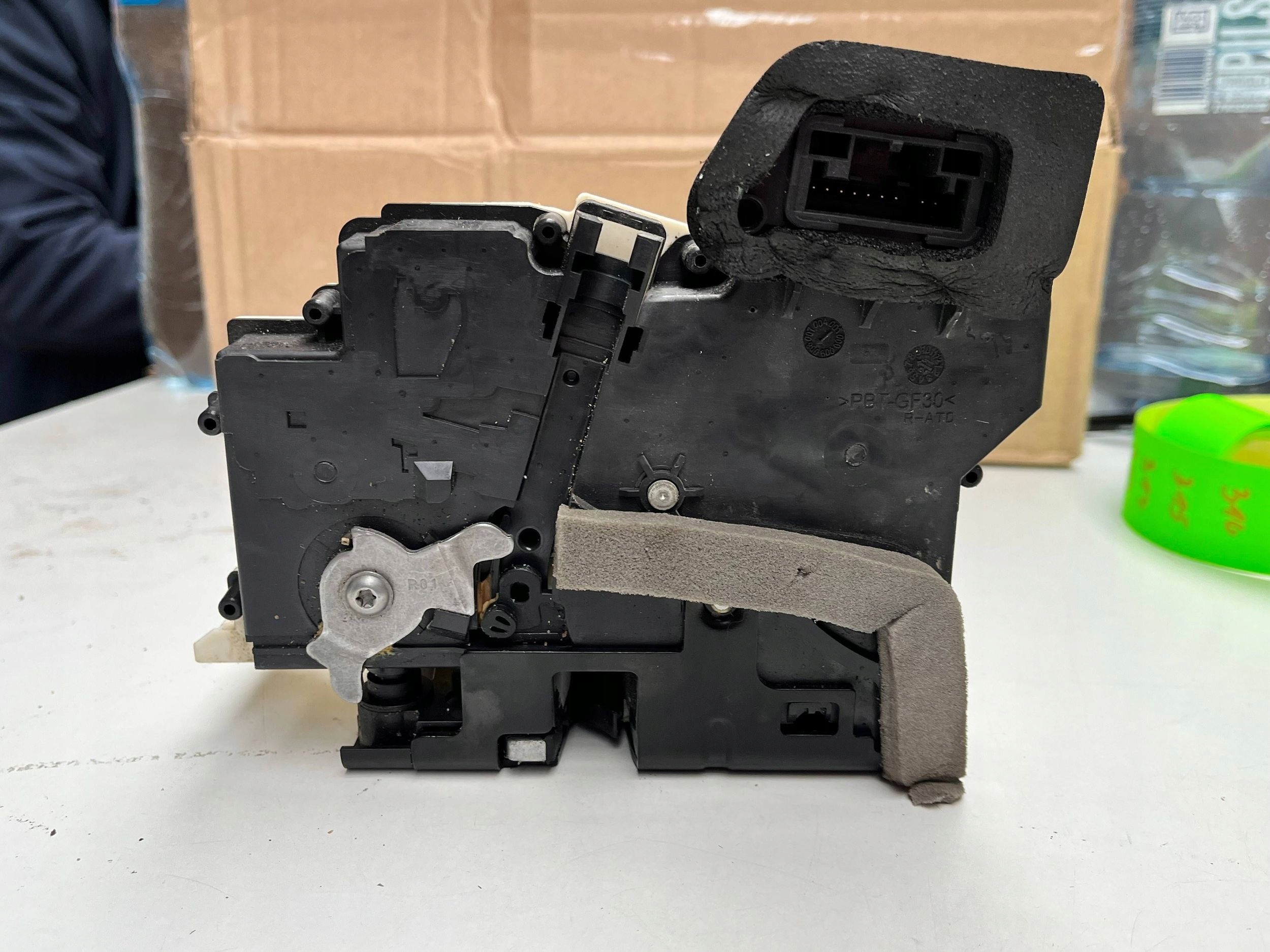 lock door right front Audi A6 A7 Q8 4K1837016H !J