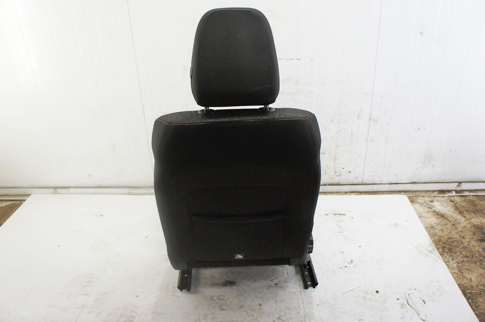 SA297 SKODA SCALA кресло правый передний европа